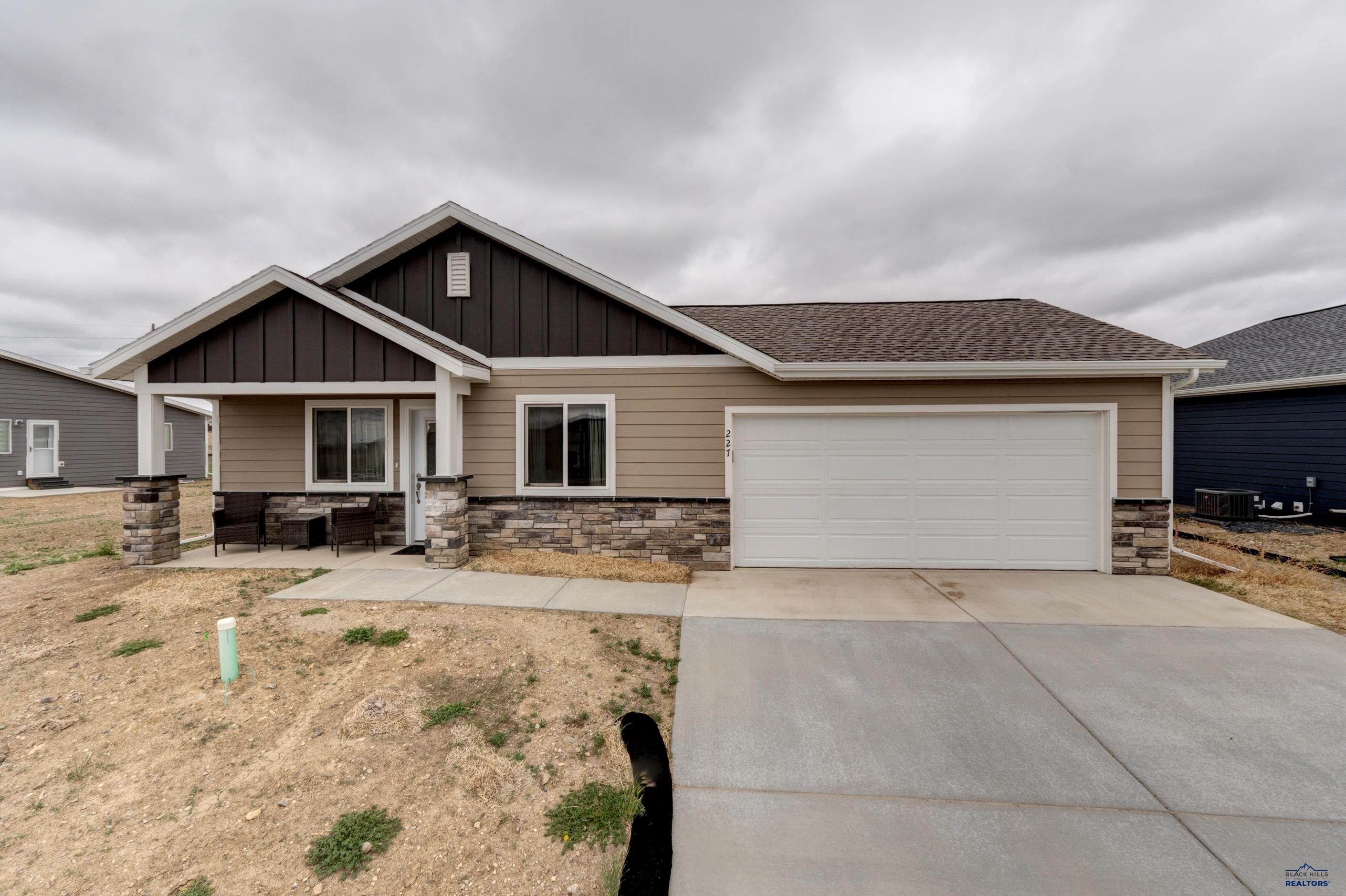 227 N Valley Dr — photo