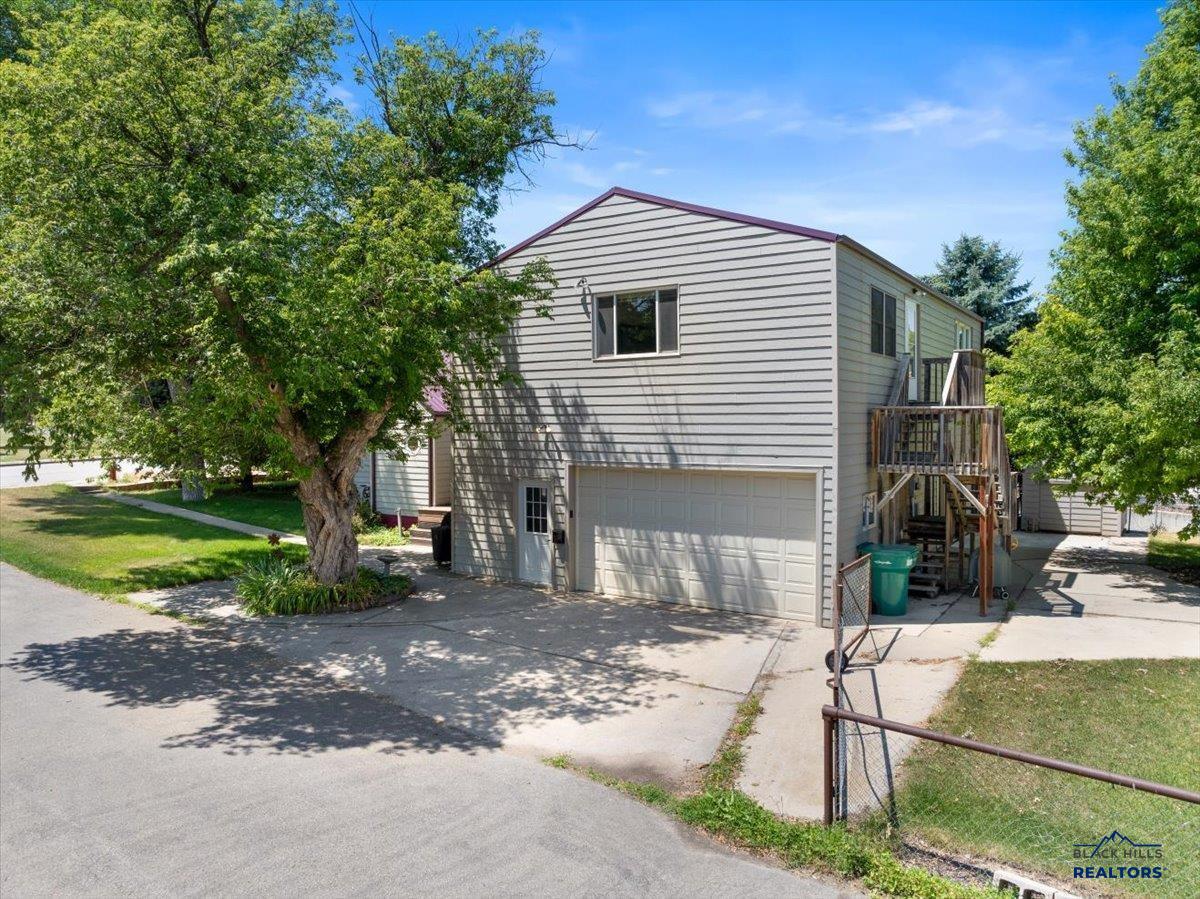 729 Lazelle, Sturgis, SD 57785 — photo 3