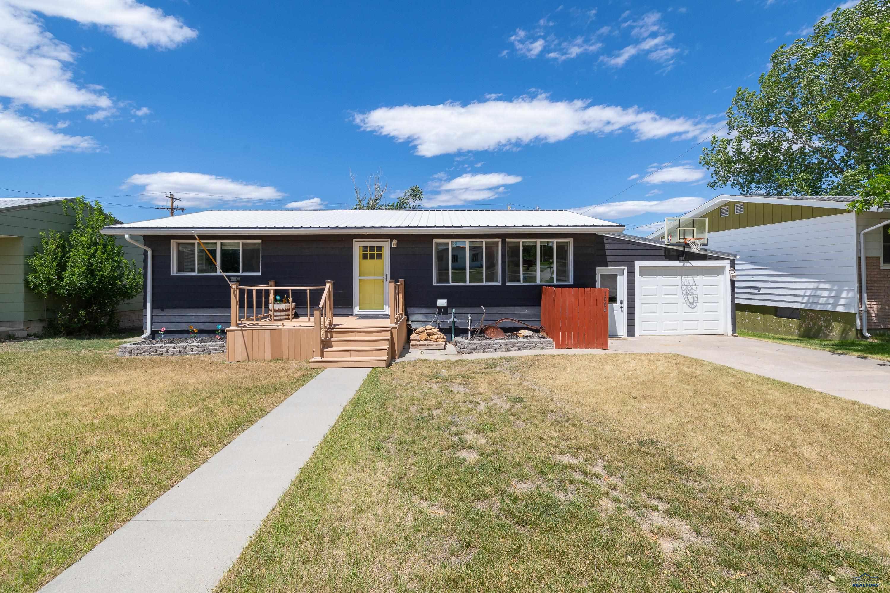 1004 E Street, Edgemont, SD 57735 — photo 2