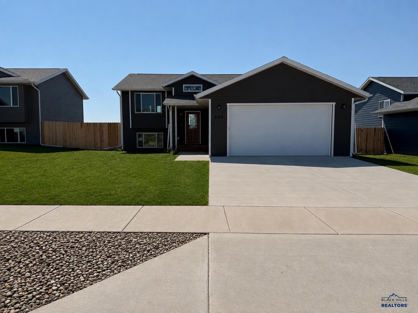 445 Yelner Dr — photo