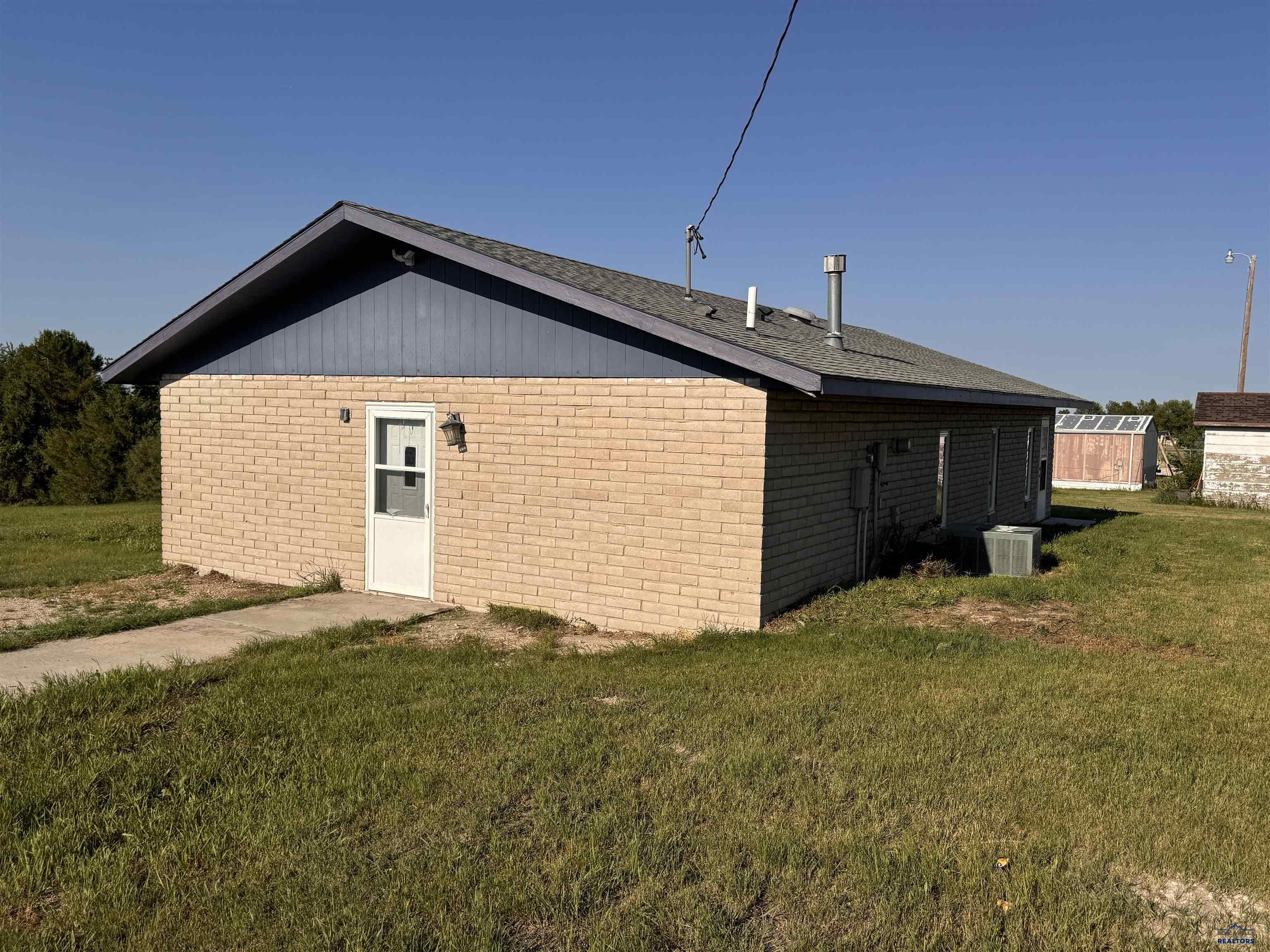 103 E State Street, Martin, SD 57551 — photo 3