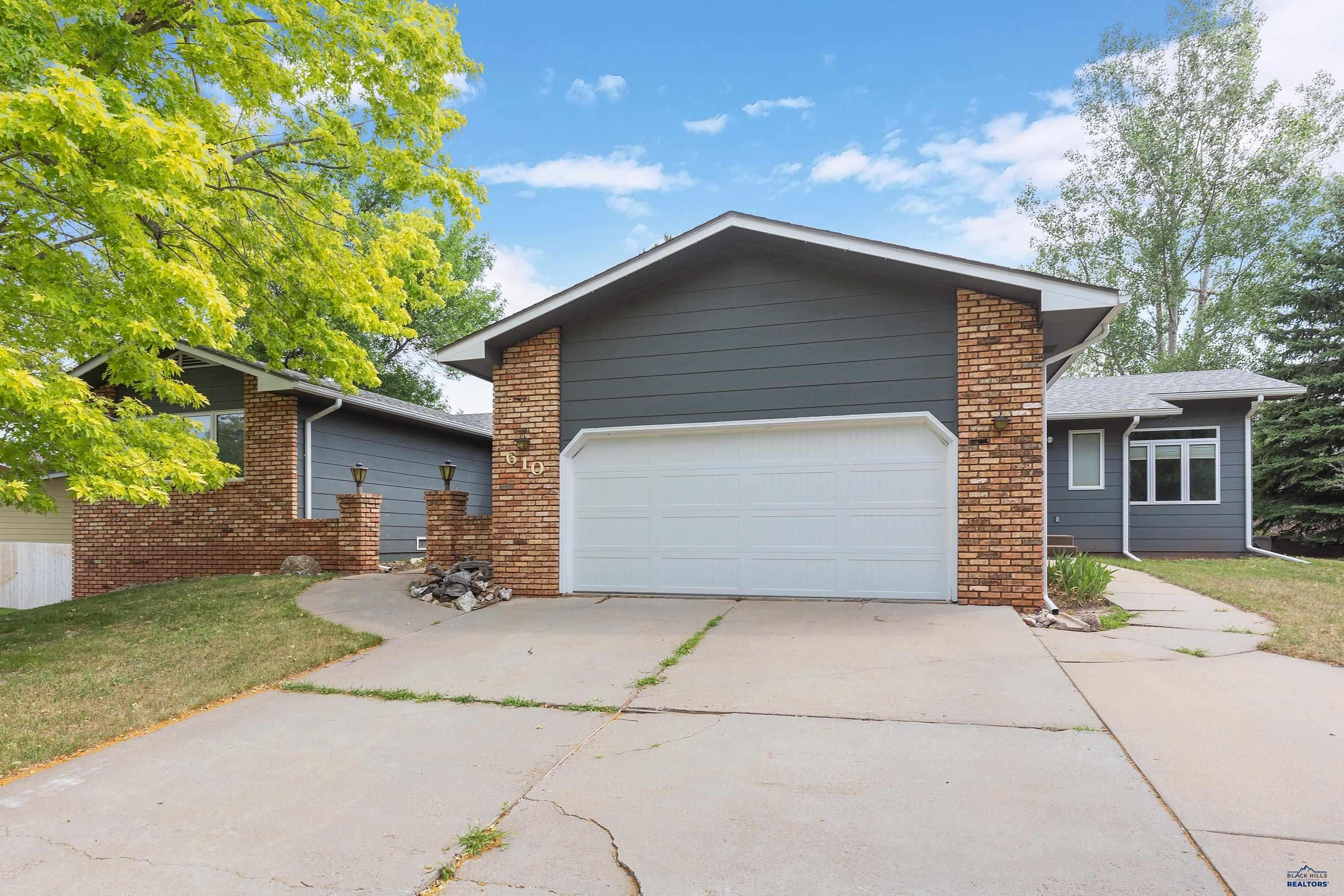 610 Fairlawn Dr — photo