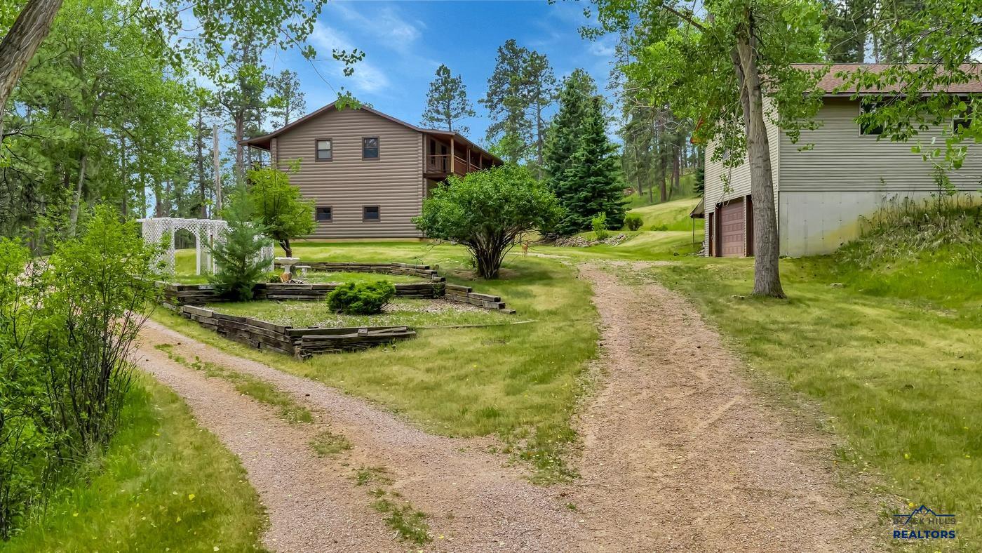 8205 Red Deer Rd — photo