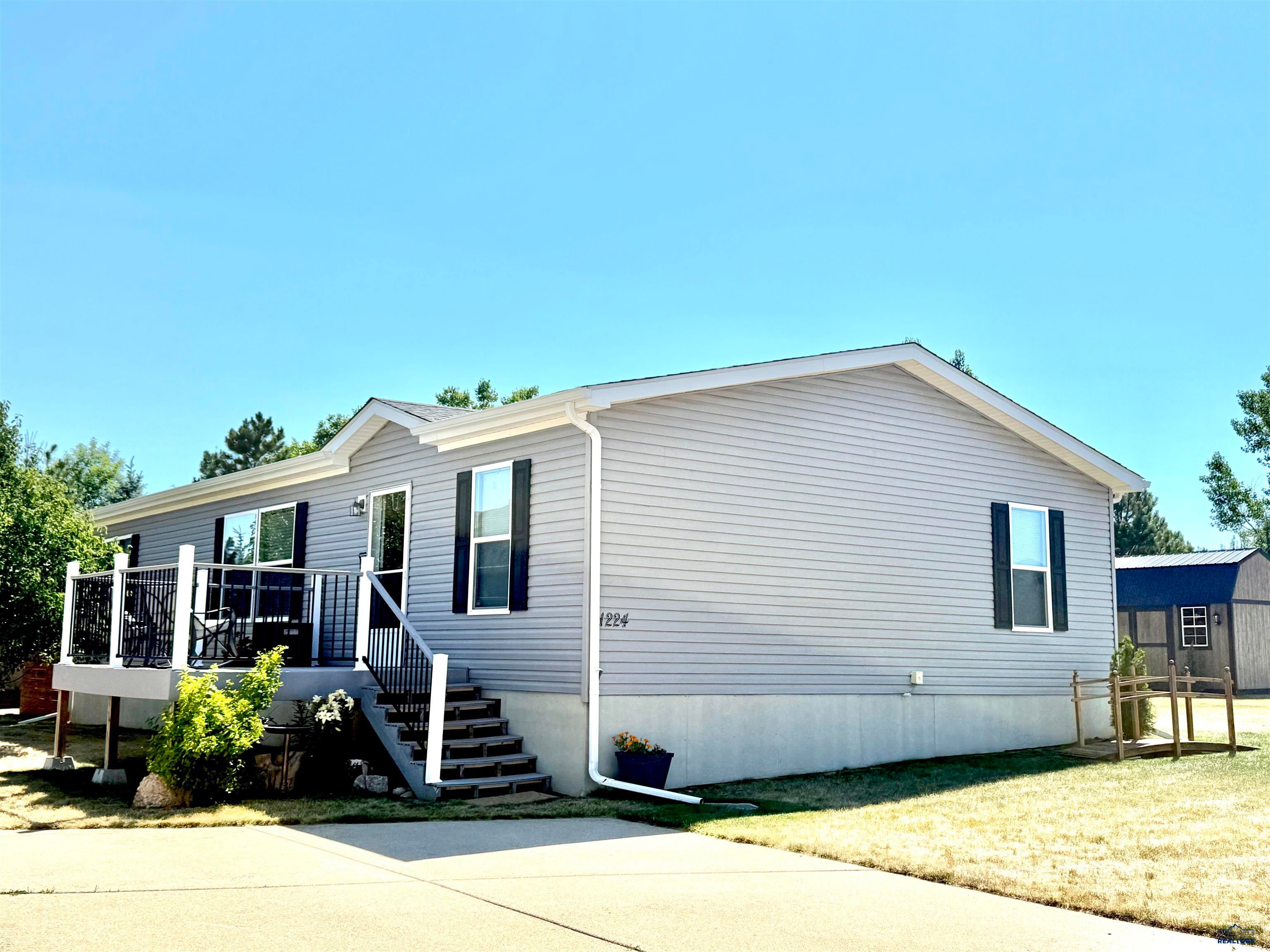 1224 Foothill Dr — photo