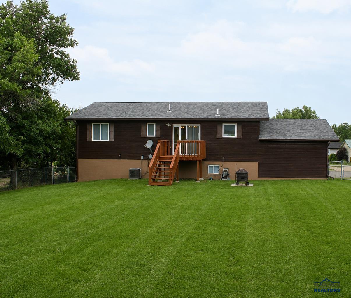 504 Summit, Belle Fourche, SD 57717 — photo 2