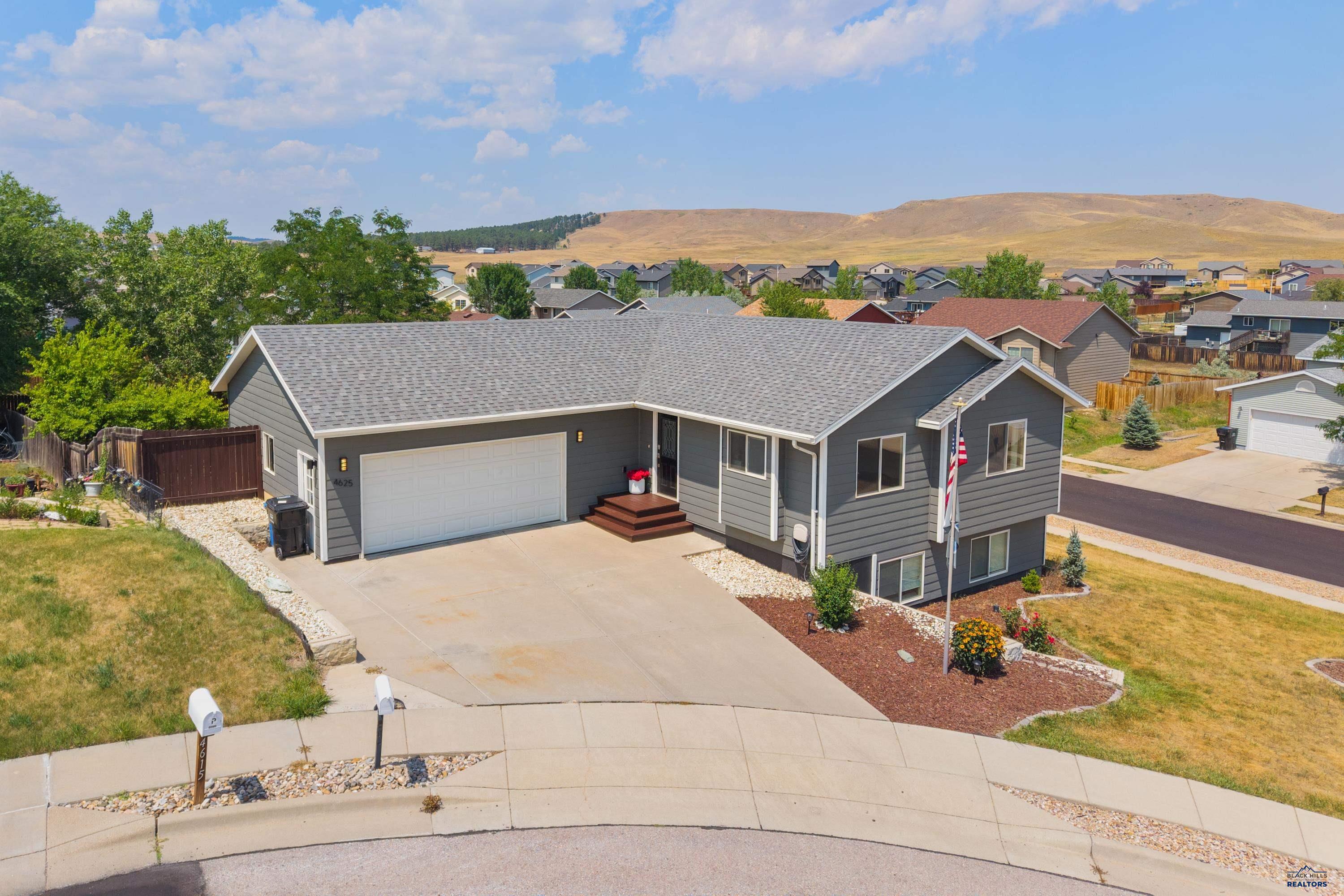 4625 Wisteria Ct — photo