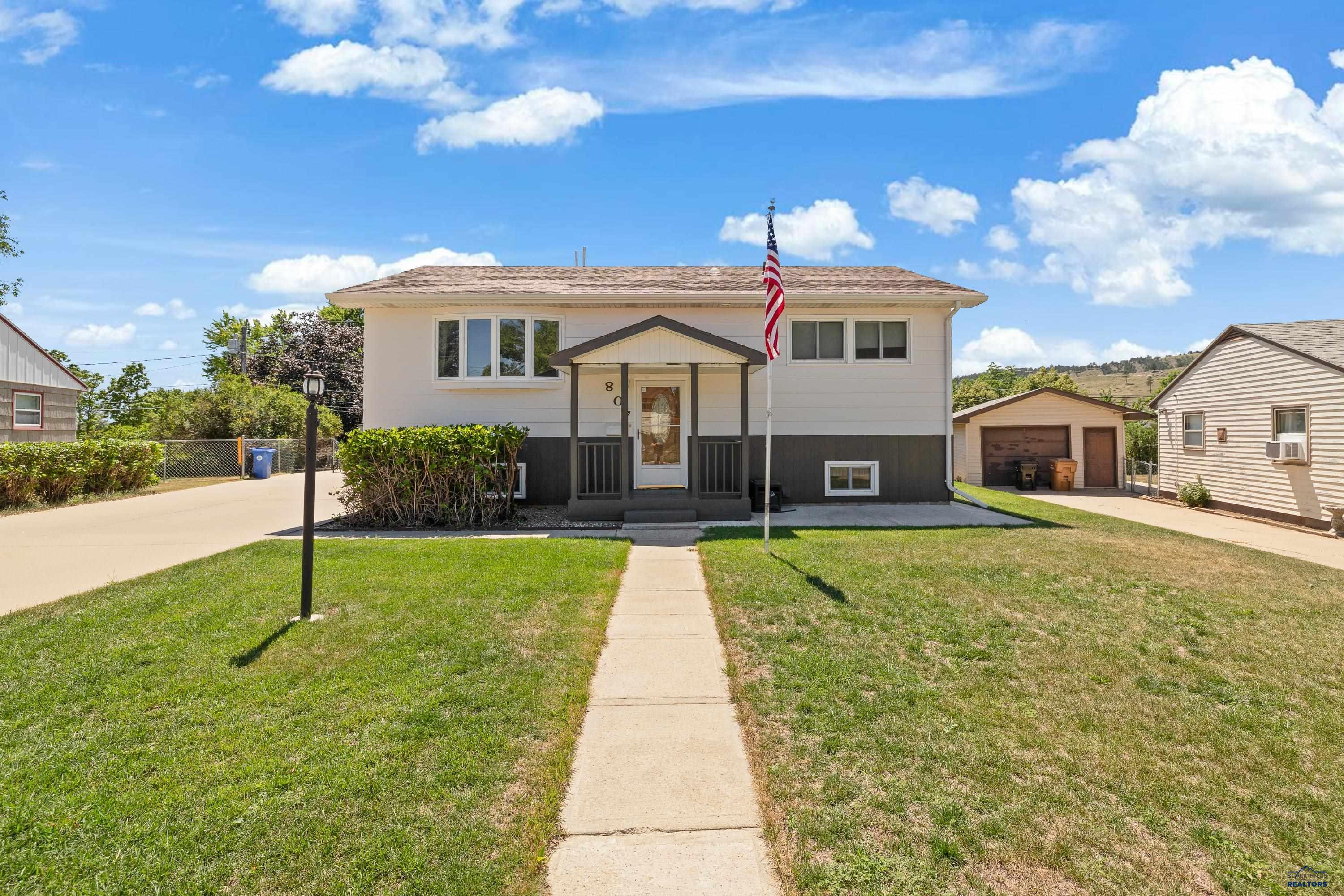 807 Horace Mann, Rapid City, SD 57701 — photo 2