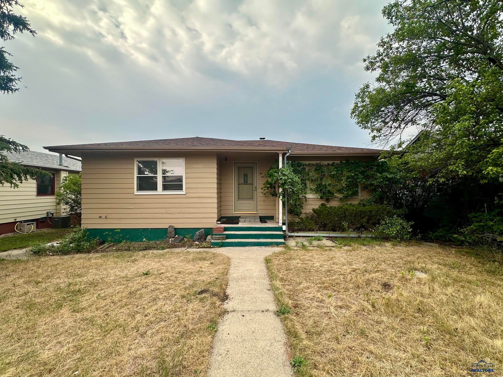217 E College Ave — photo