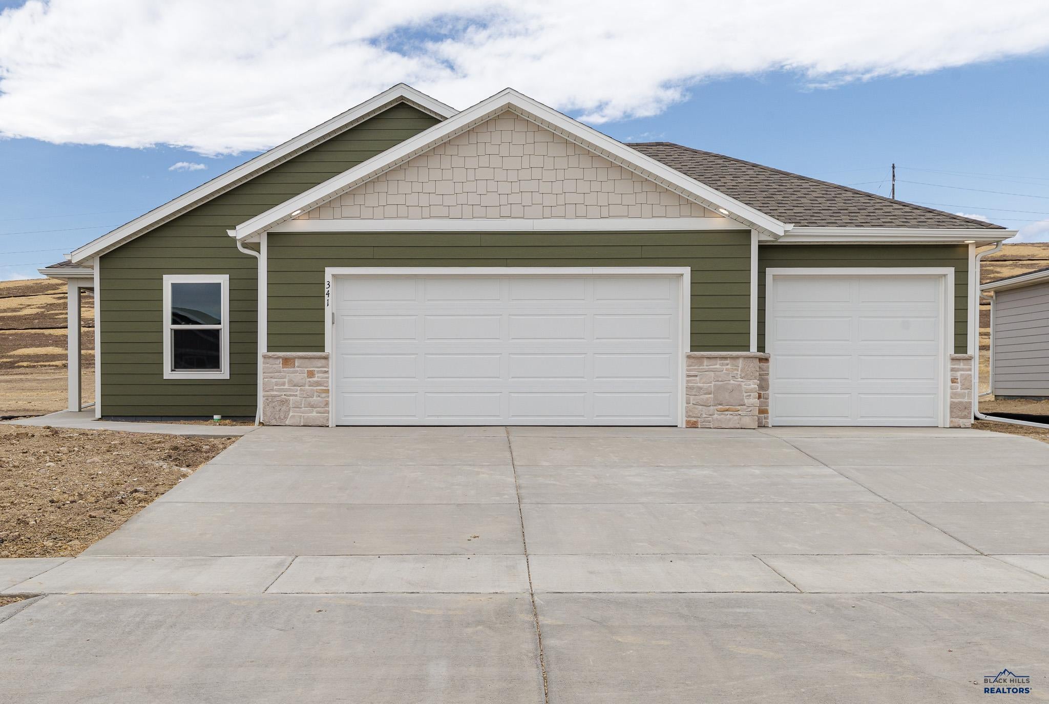 341 N Valley Dr — photo