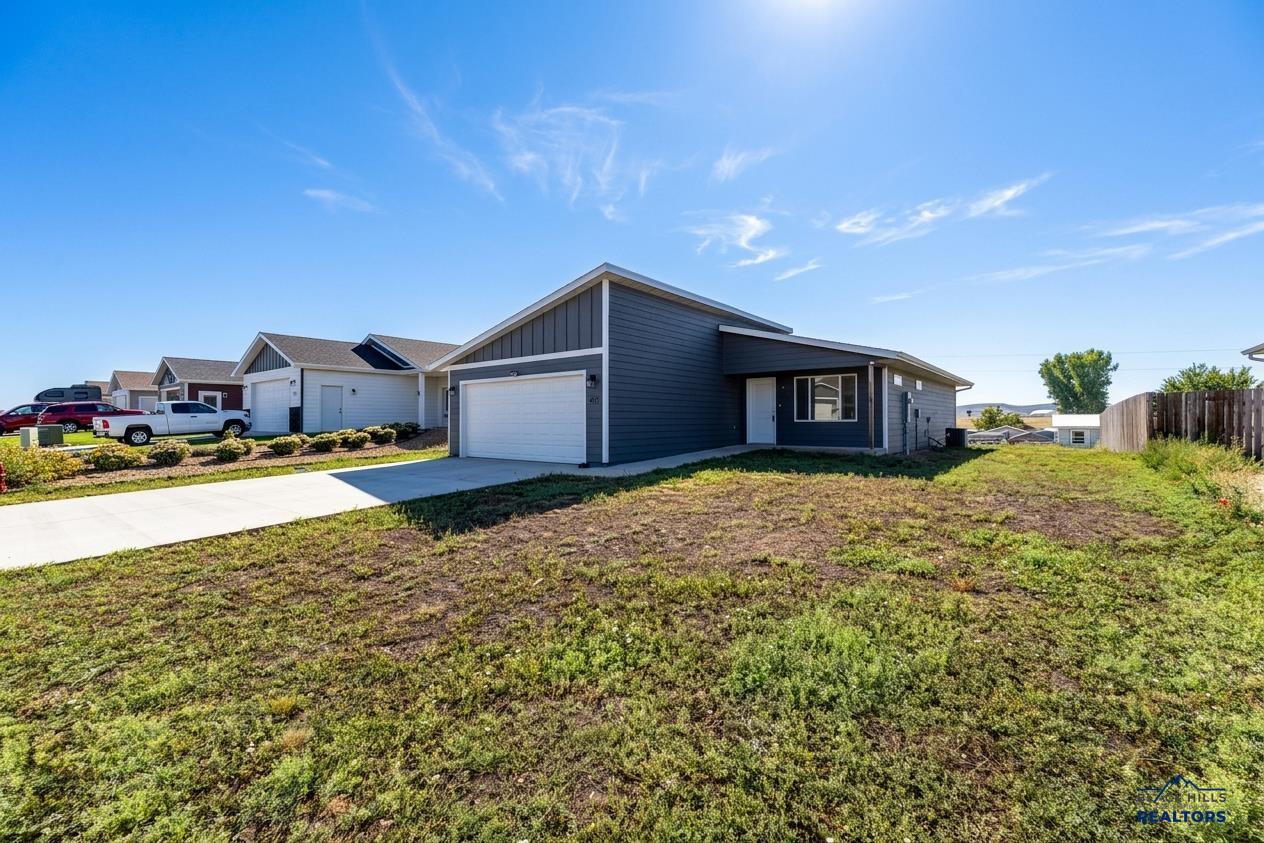 421 Nighthawk Dr — photo