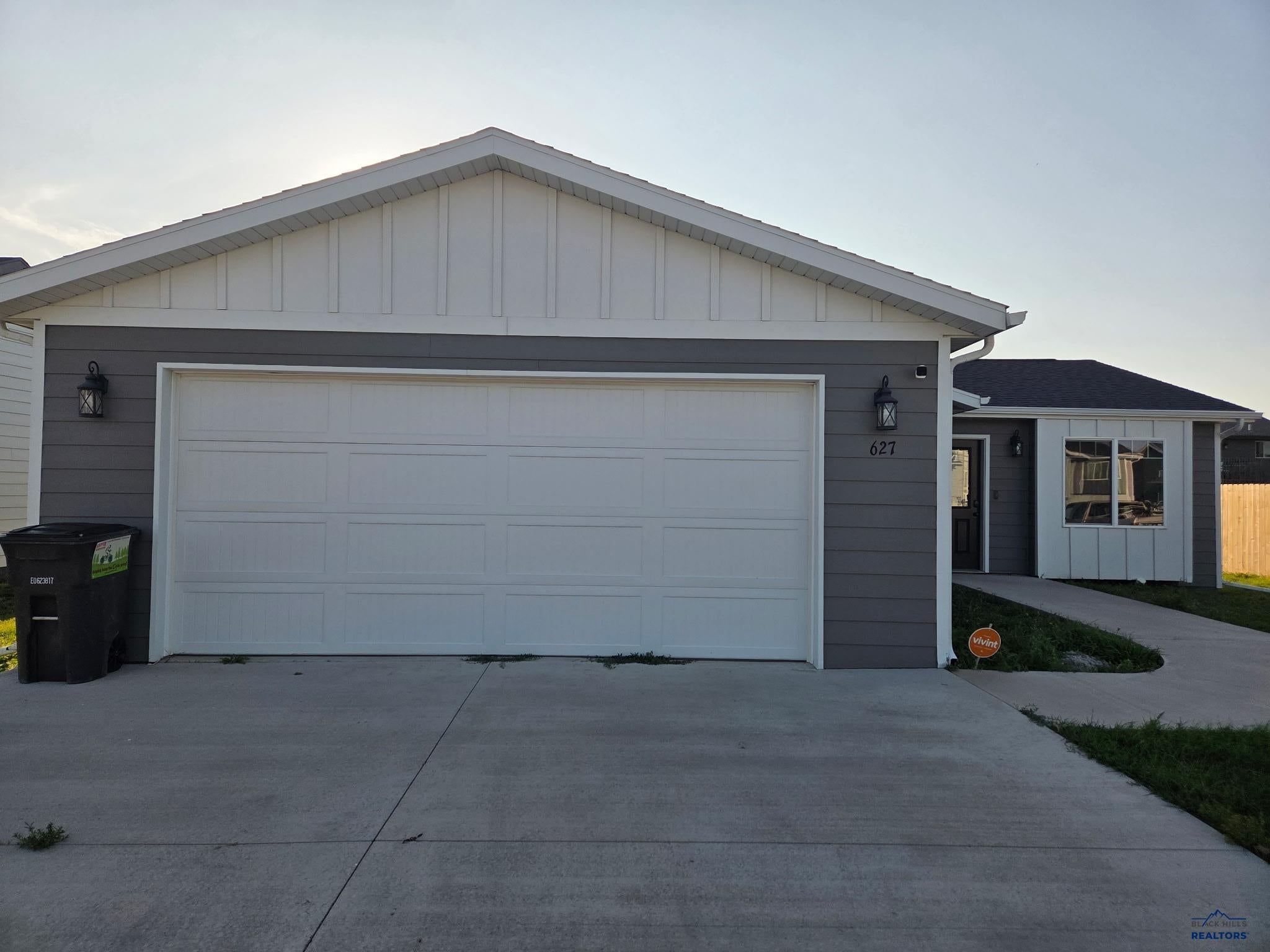 627 Bomber Way — photo
