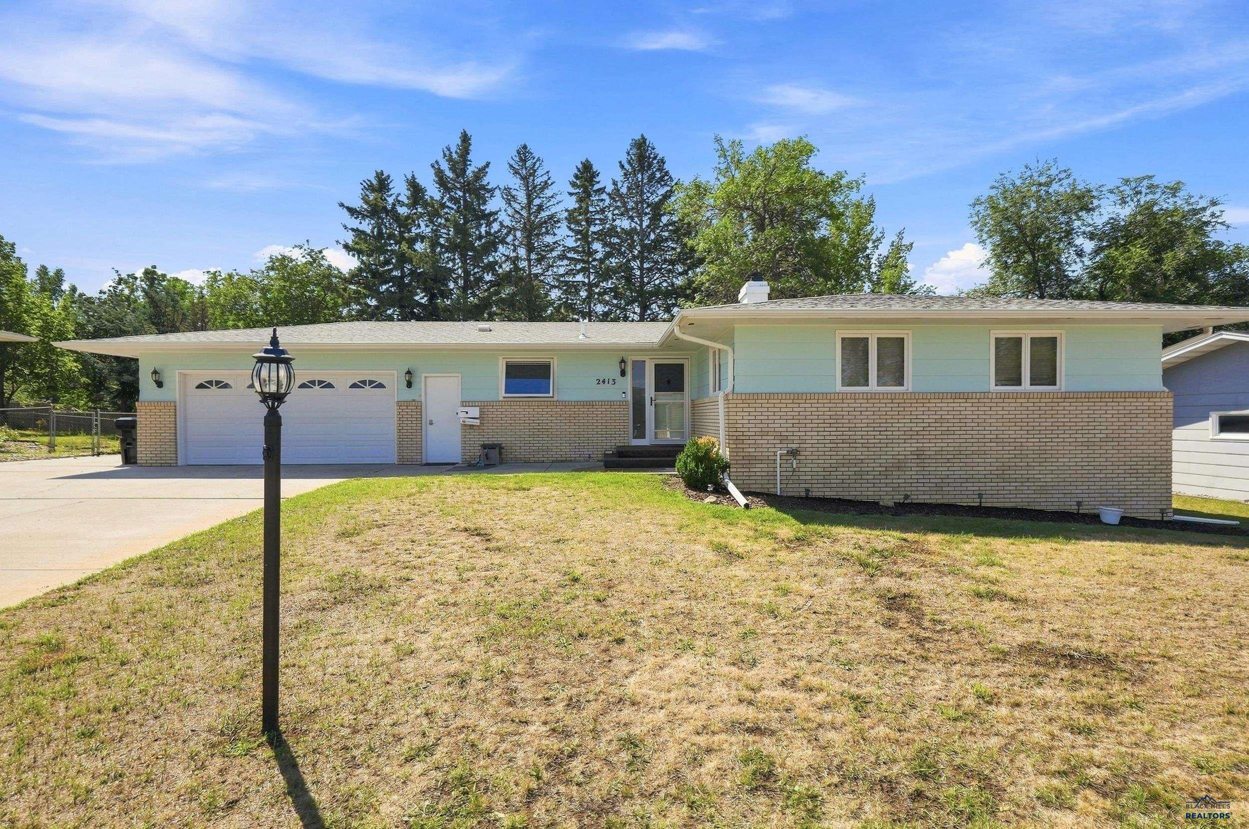 2413 Harney Dr — photo