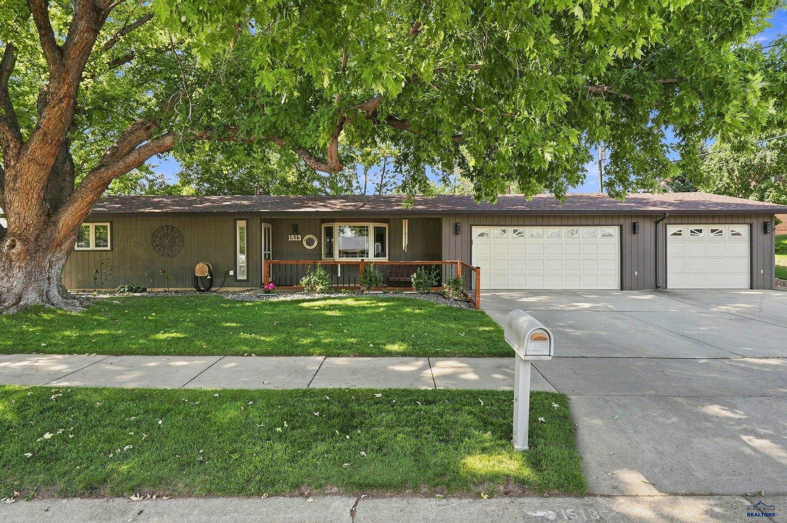 1513 Minuteman Dr — photo