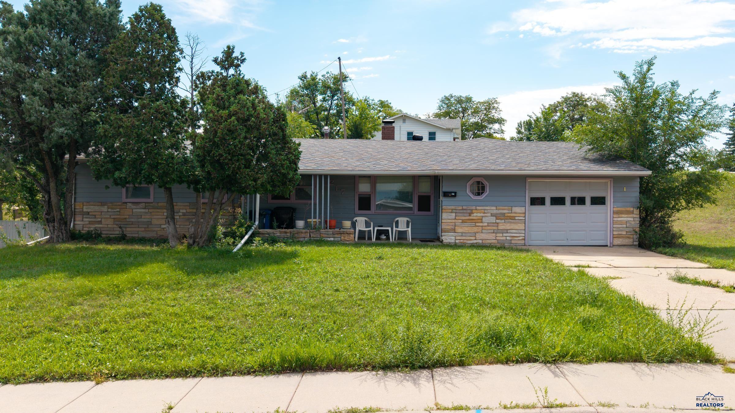 217 E Idaho — photo