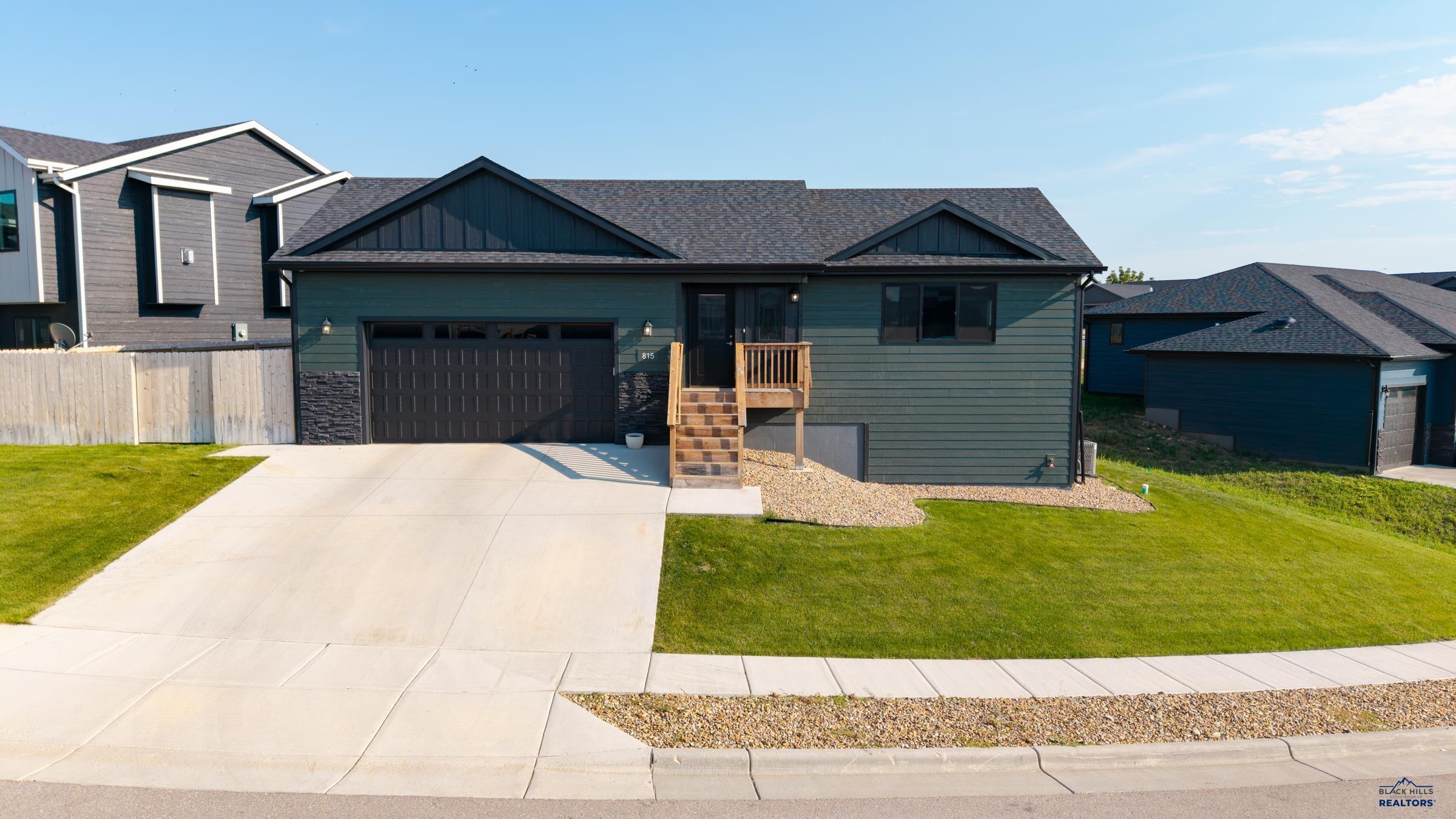 815 Jones Dr — photo