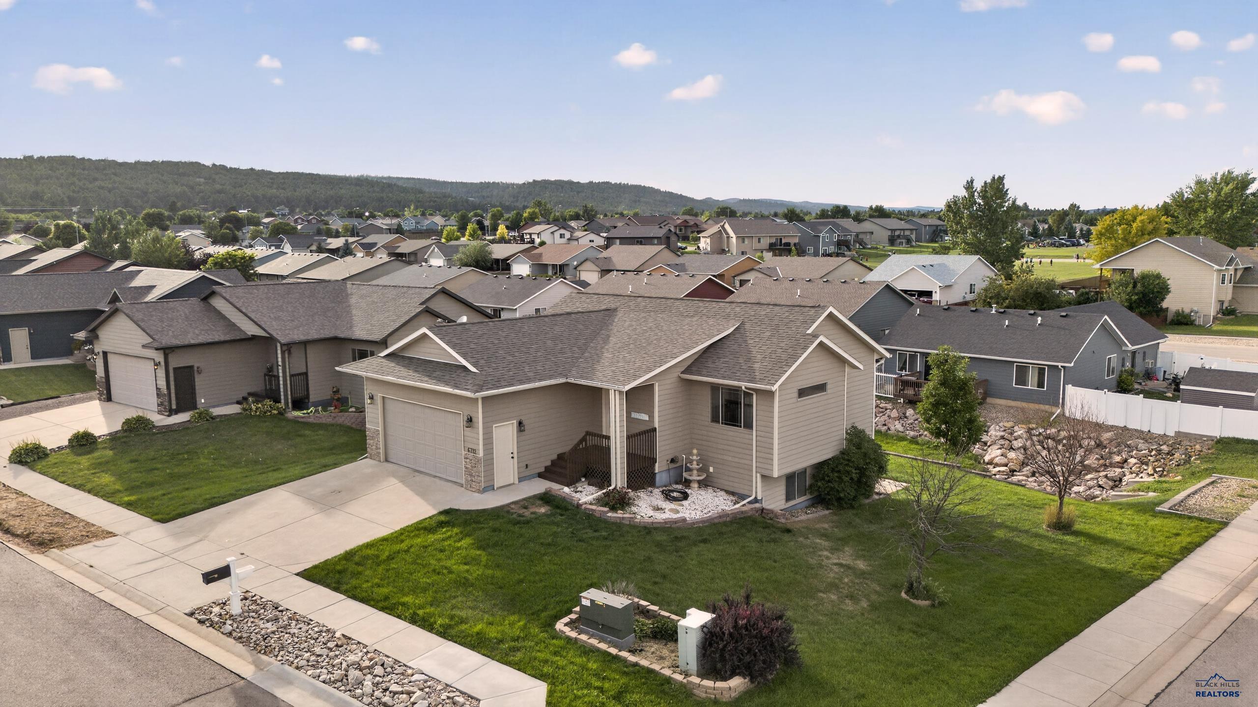 6712 Cambridge Ct — photo