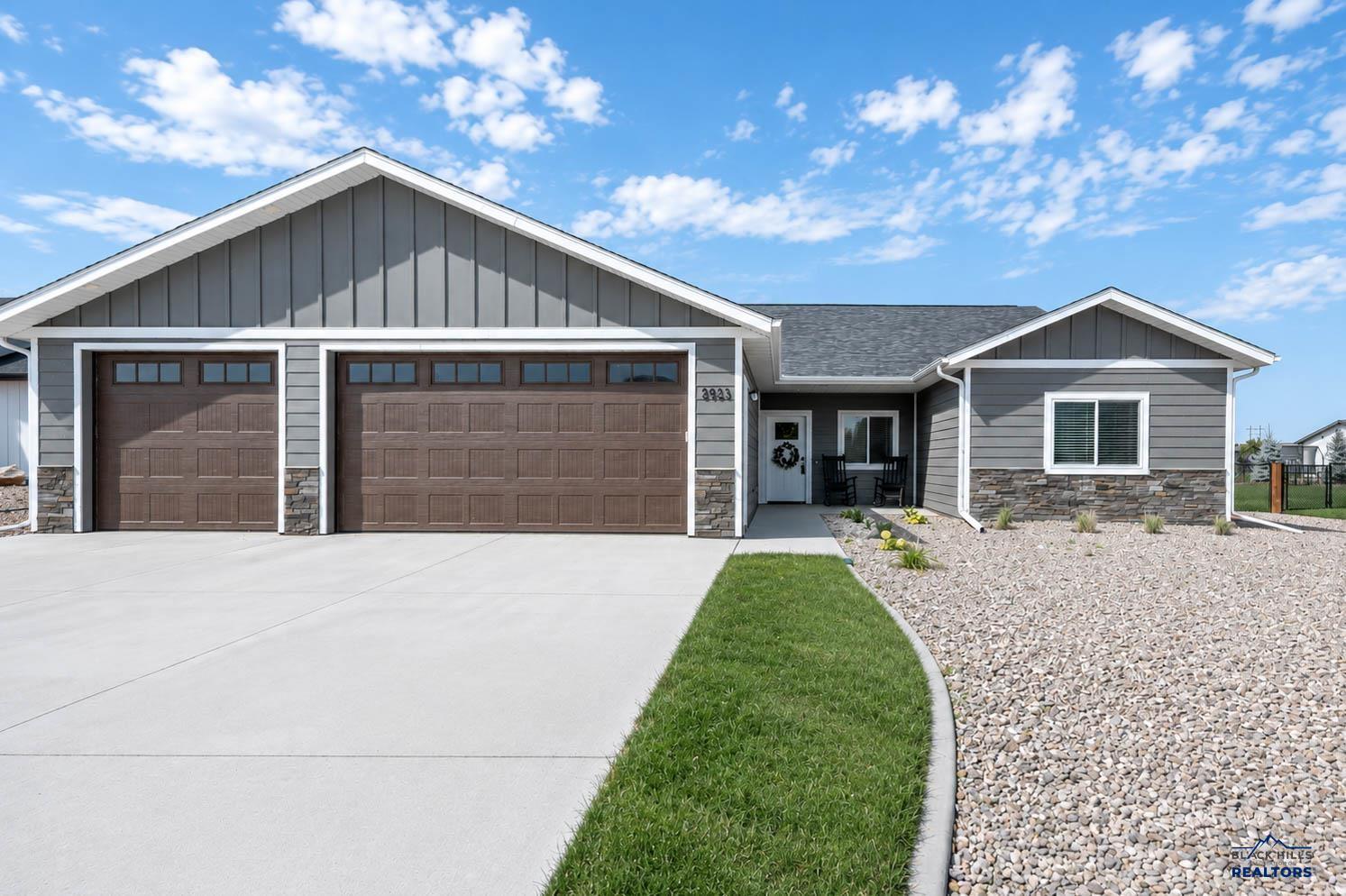 3923 Powder River Ave — photo