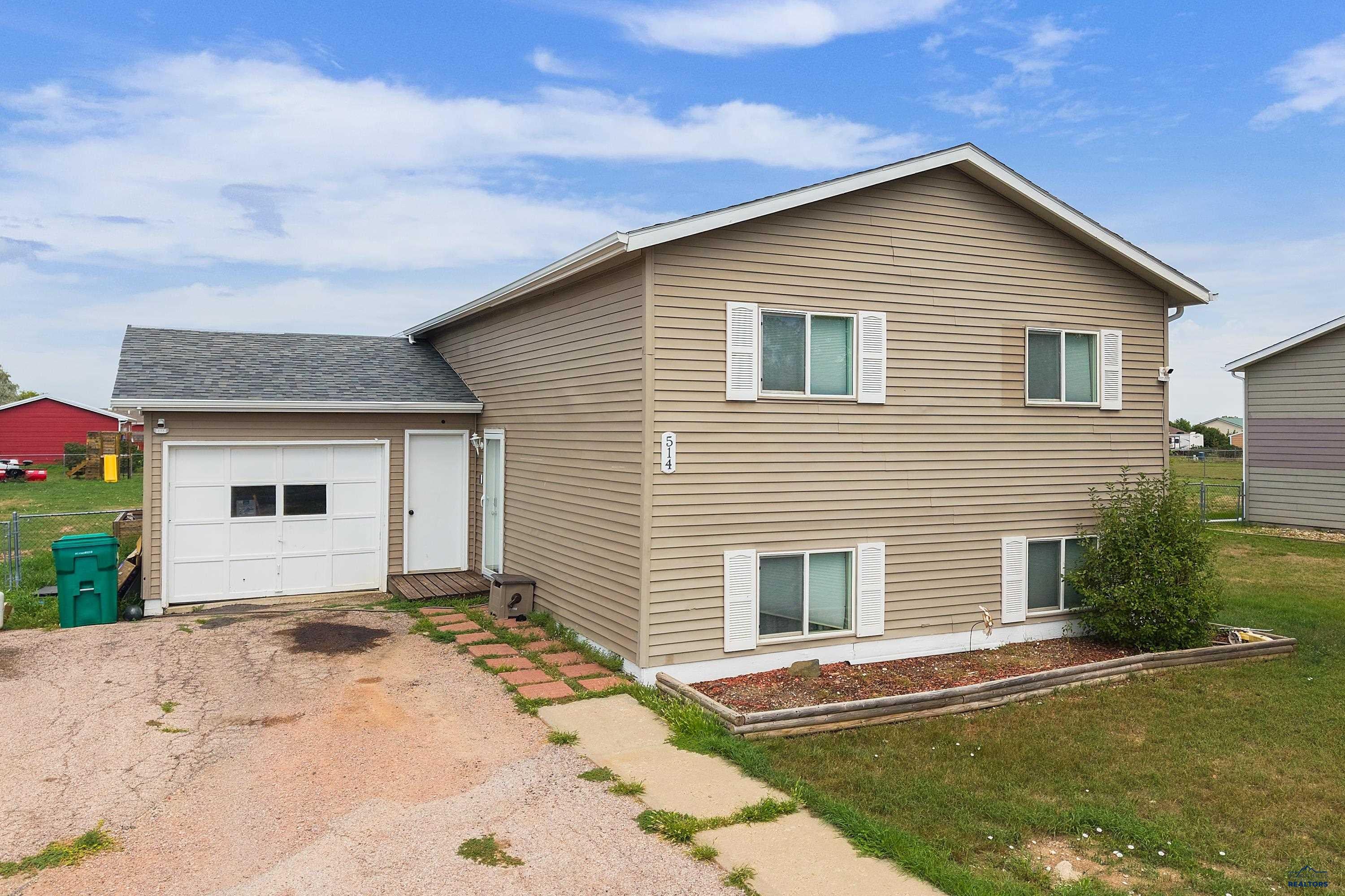 514 Falcon Dr — photo