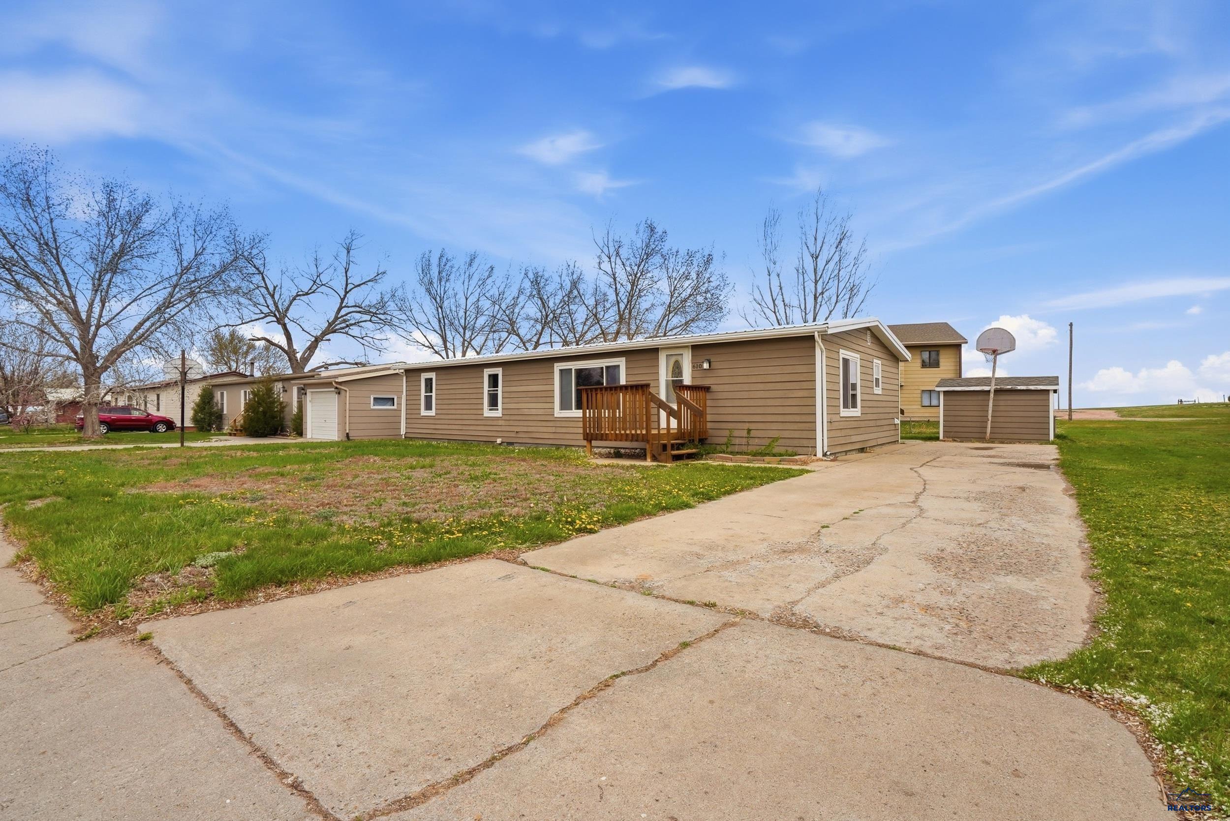 610 Hustead Street, Wall, SD 57790 — photo 2