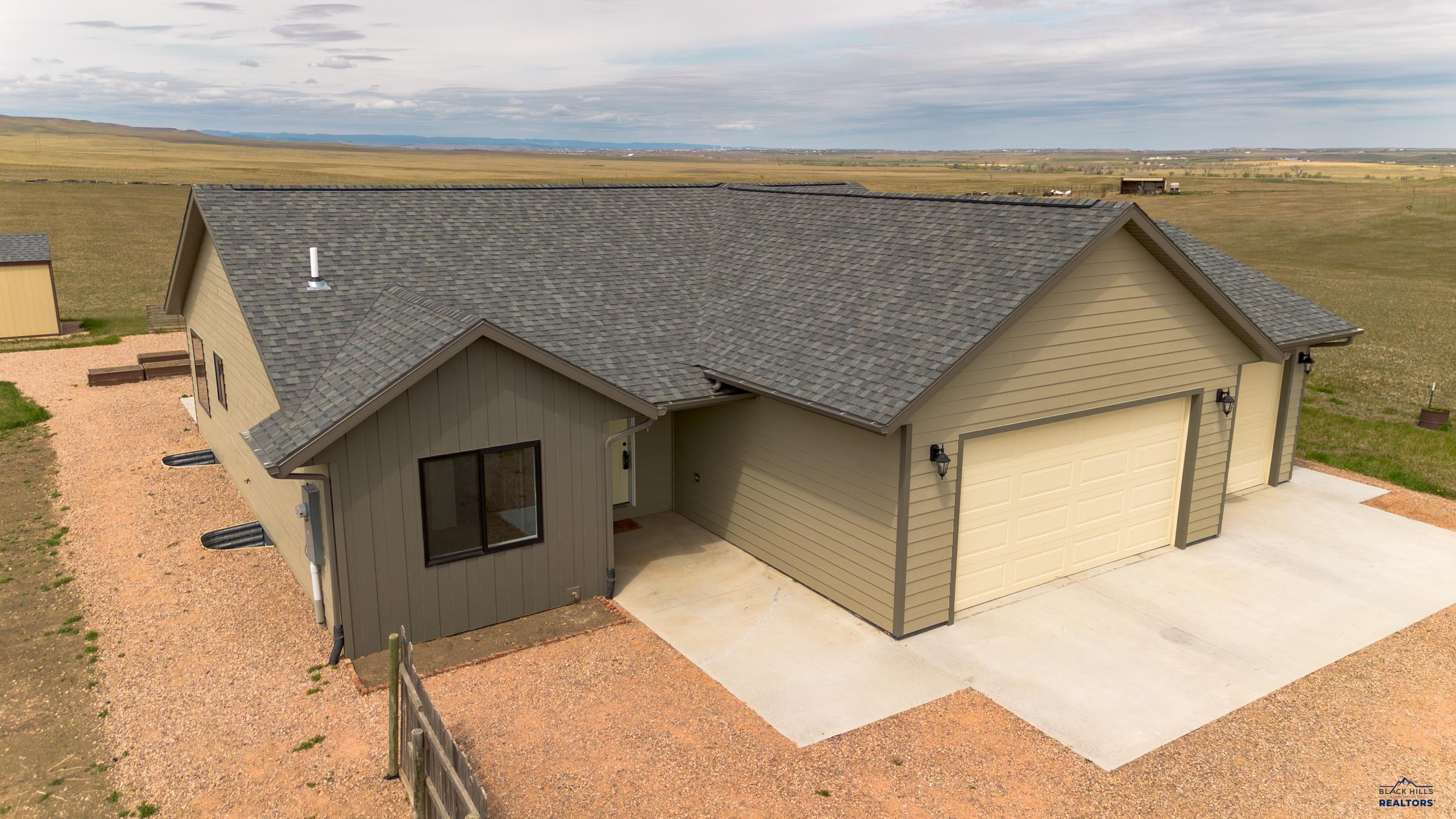 22905 Gateway Dr — photo