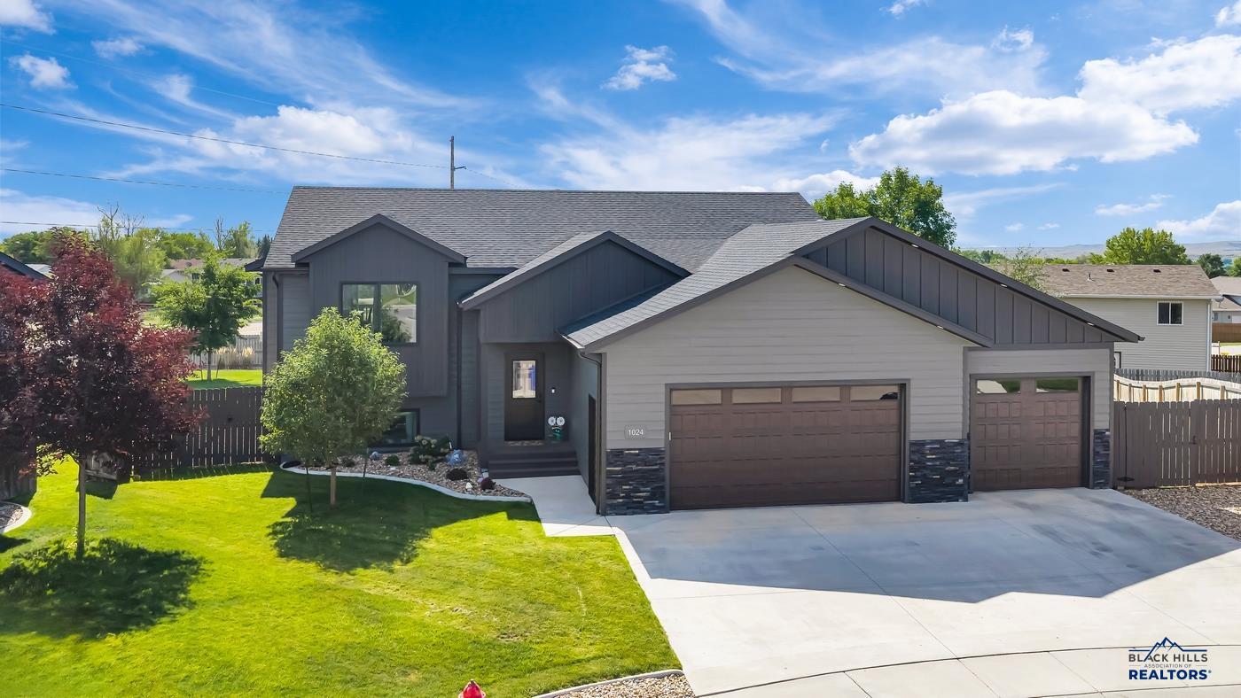 1024 Shape Ct — photo
