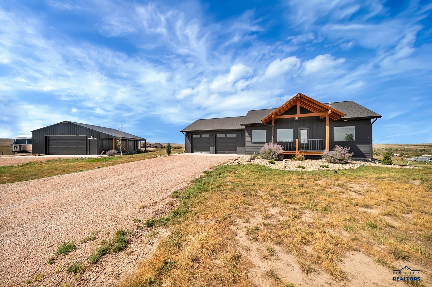 22847 Gateway Dr — photo
