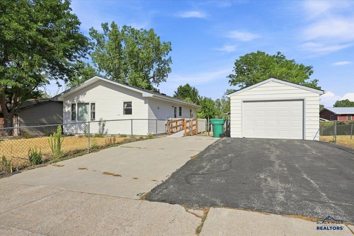 2614 Cottontail Rd — photo