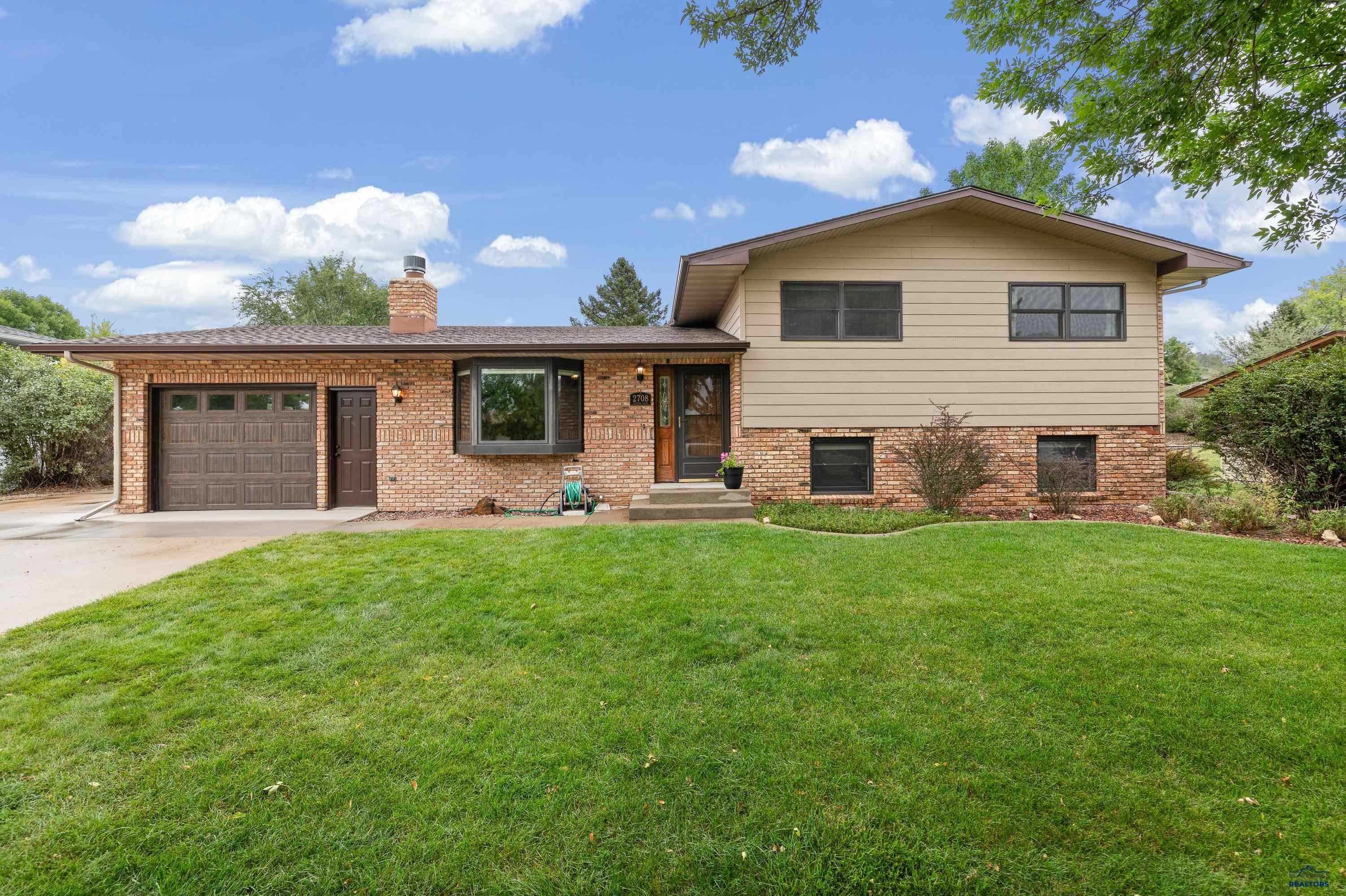 2708 Raymond Dr — photo