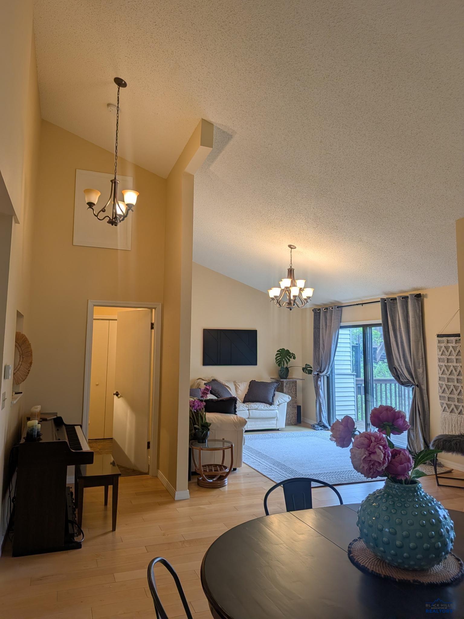 1058 Woodridge Drive — photo