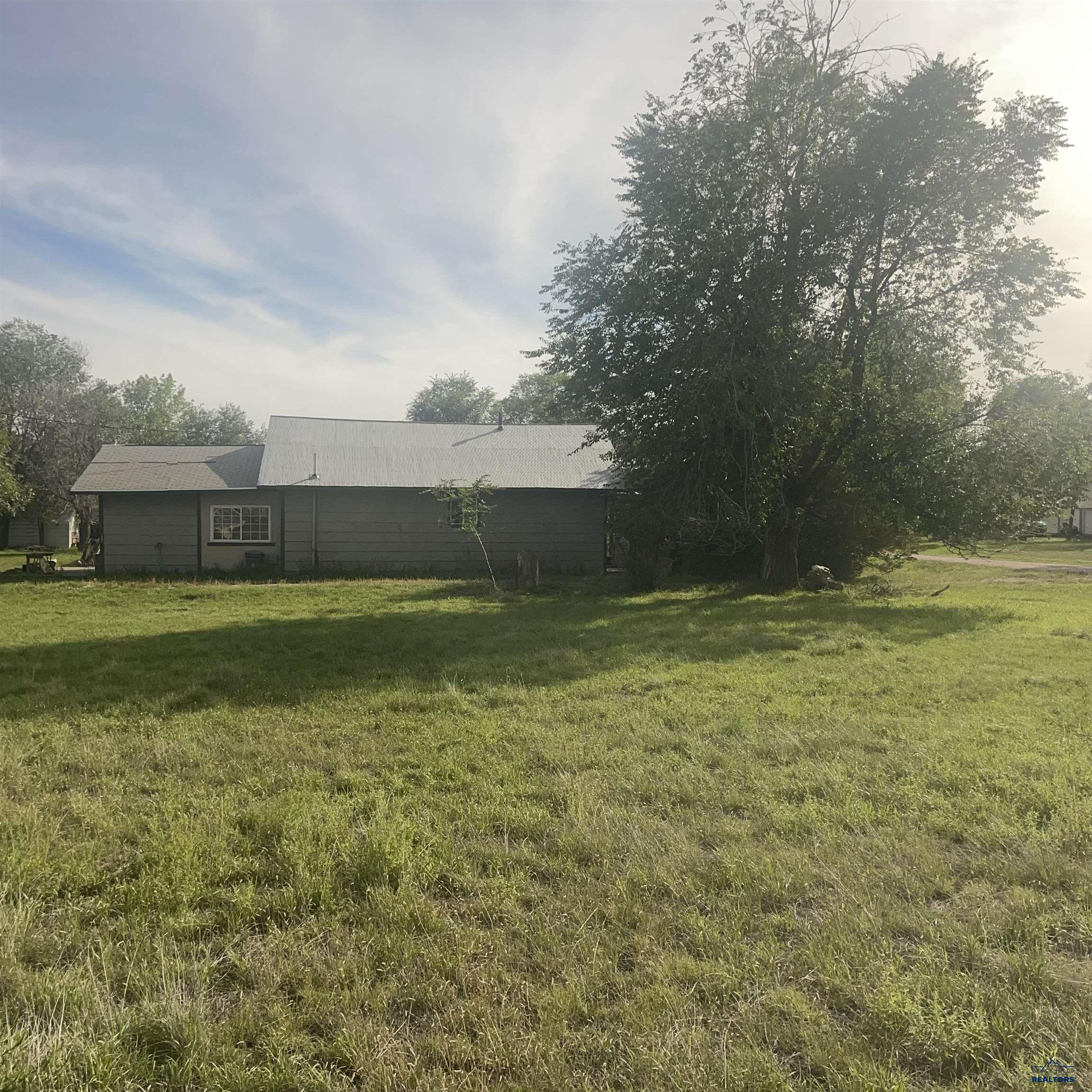 225 Oak, Fairburn, SD 57738 — photo 3