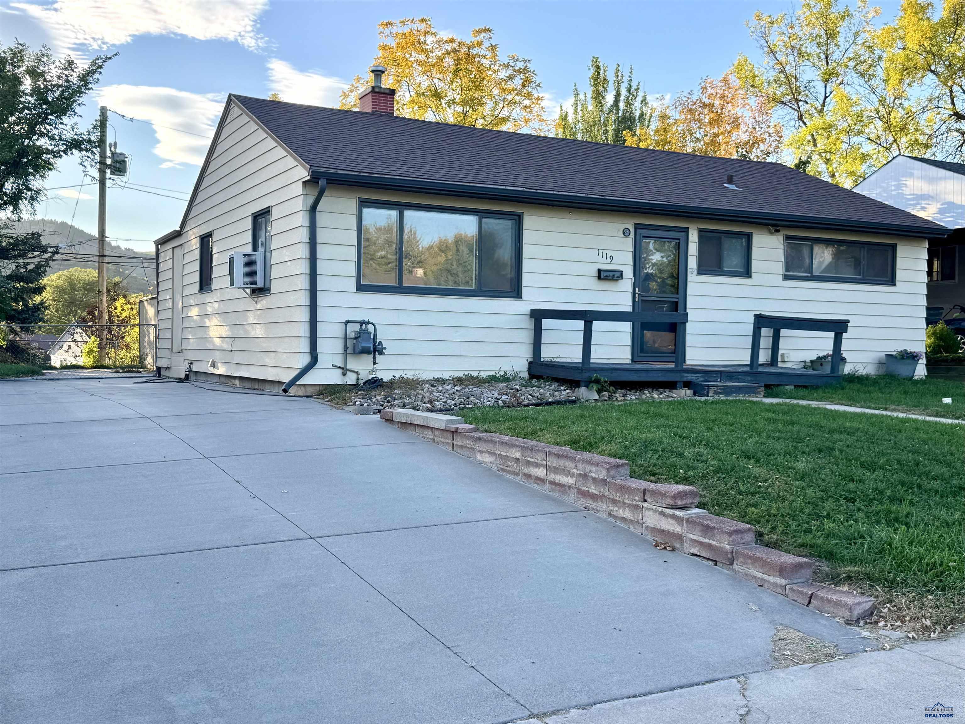 1119 Northeast Drive — photo