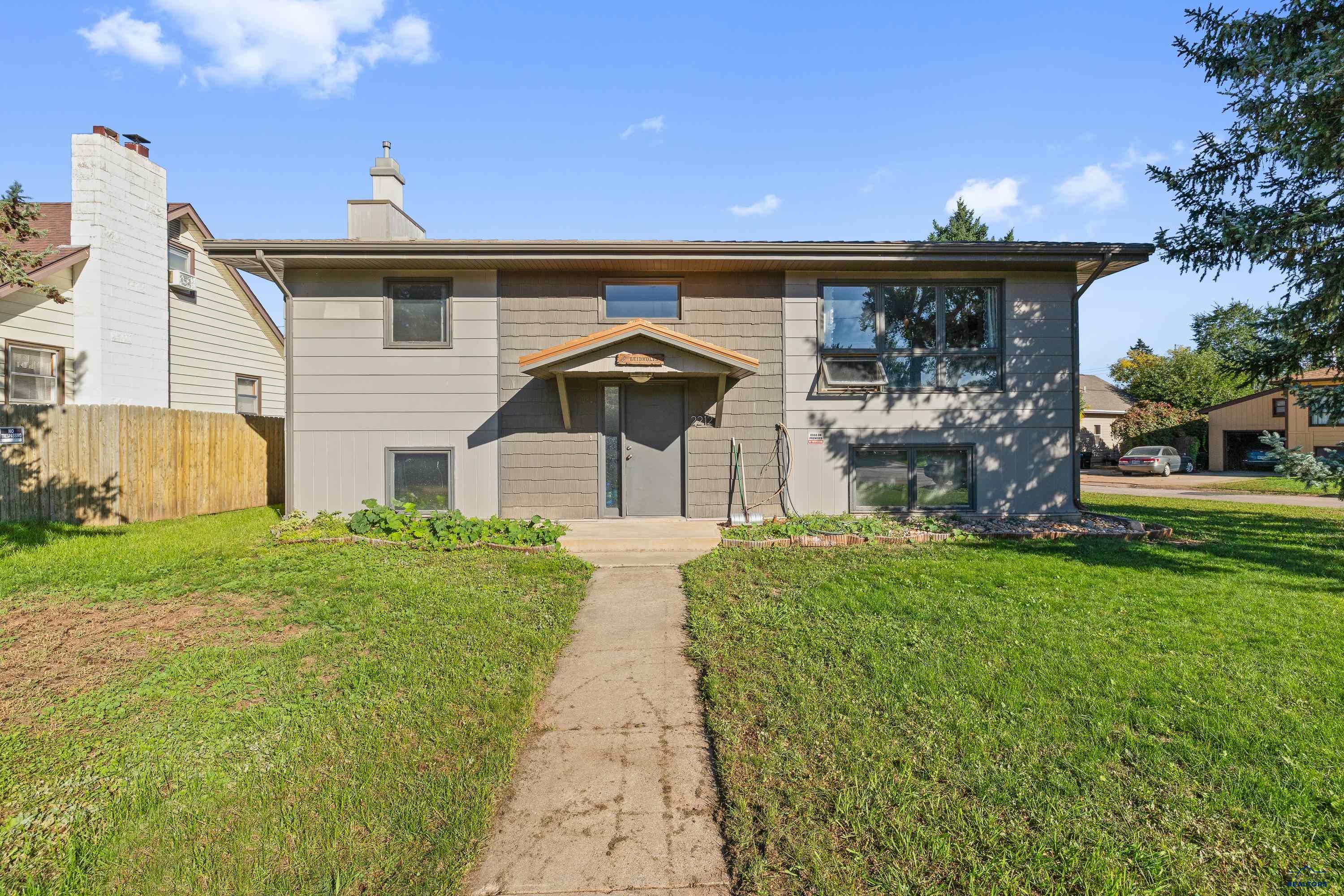 2212 Elmhurst Drive — photo
