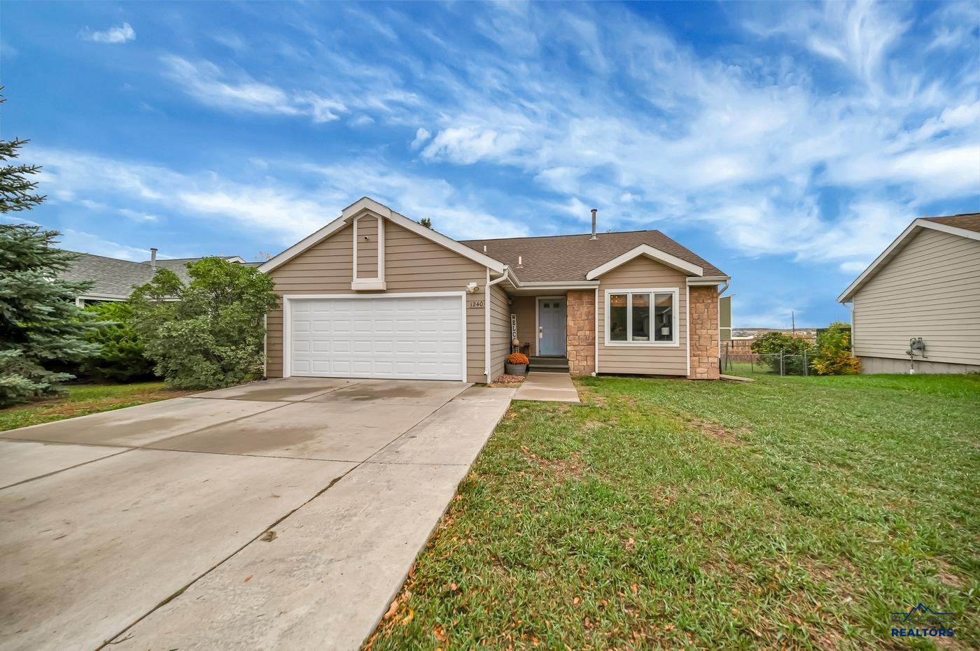 1240 Range View Circle — photo