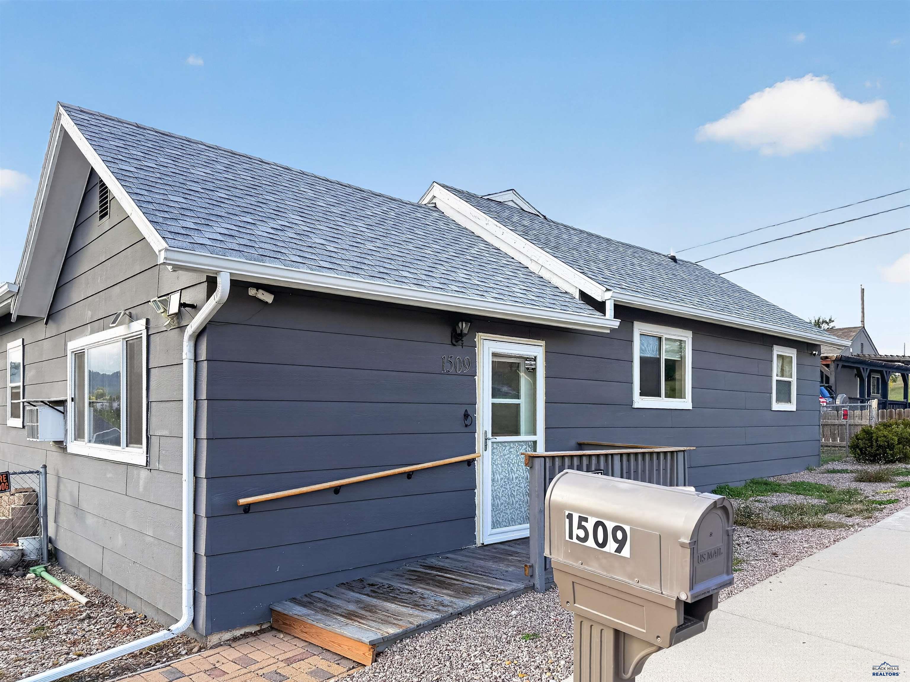 1509 Midway — photo