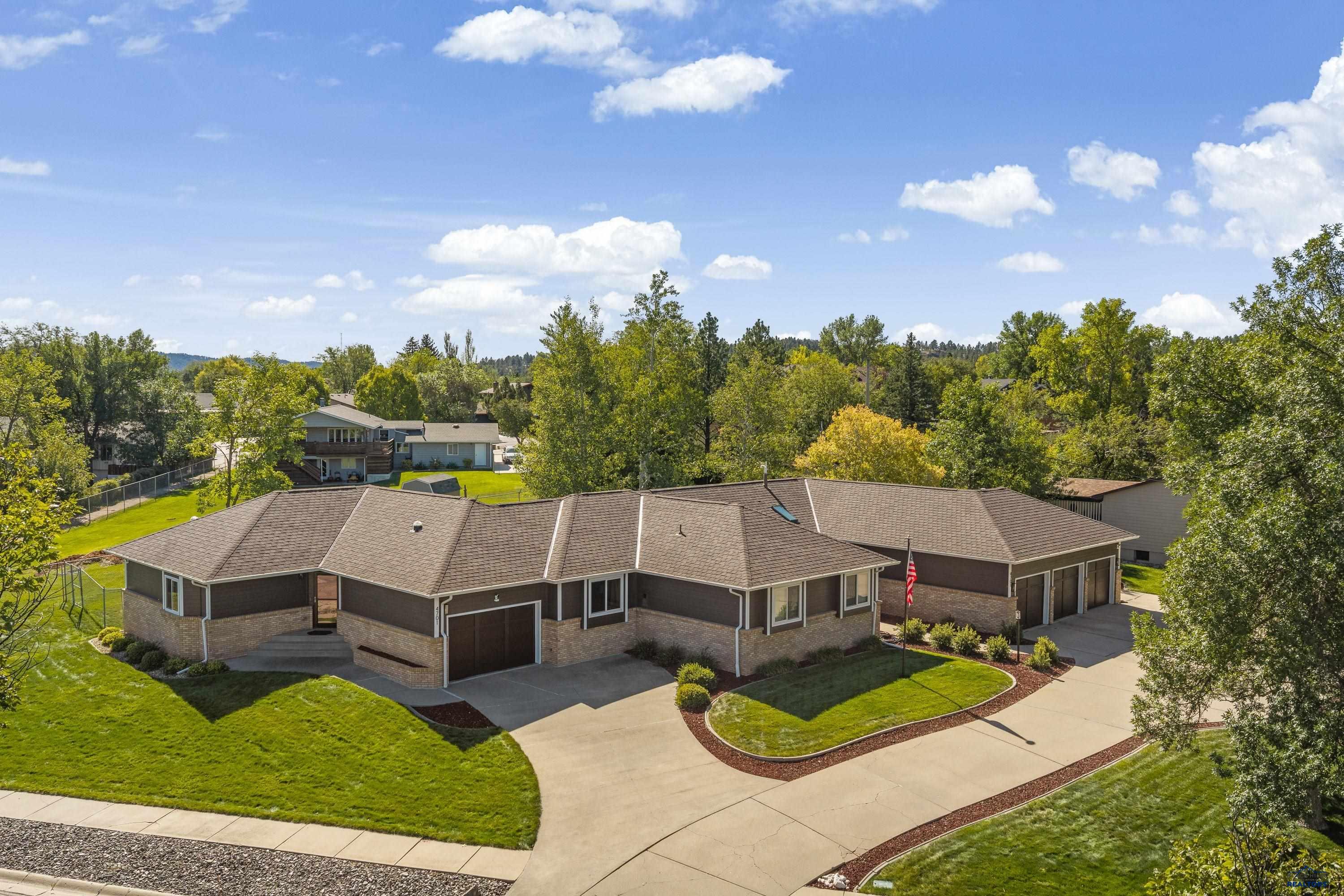 4701 Edgewood Drive — photo