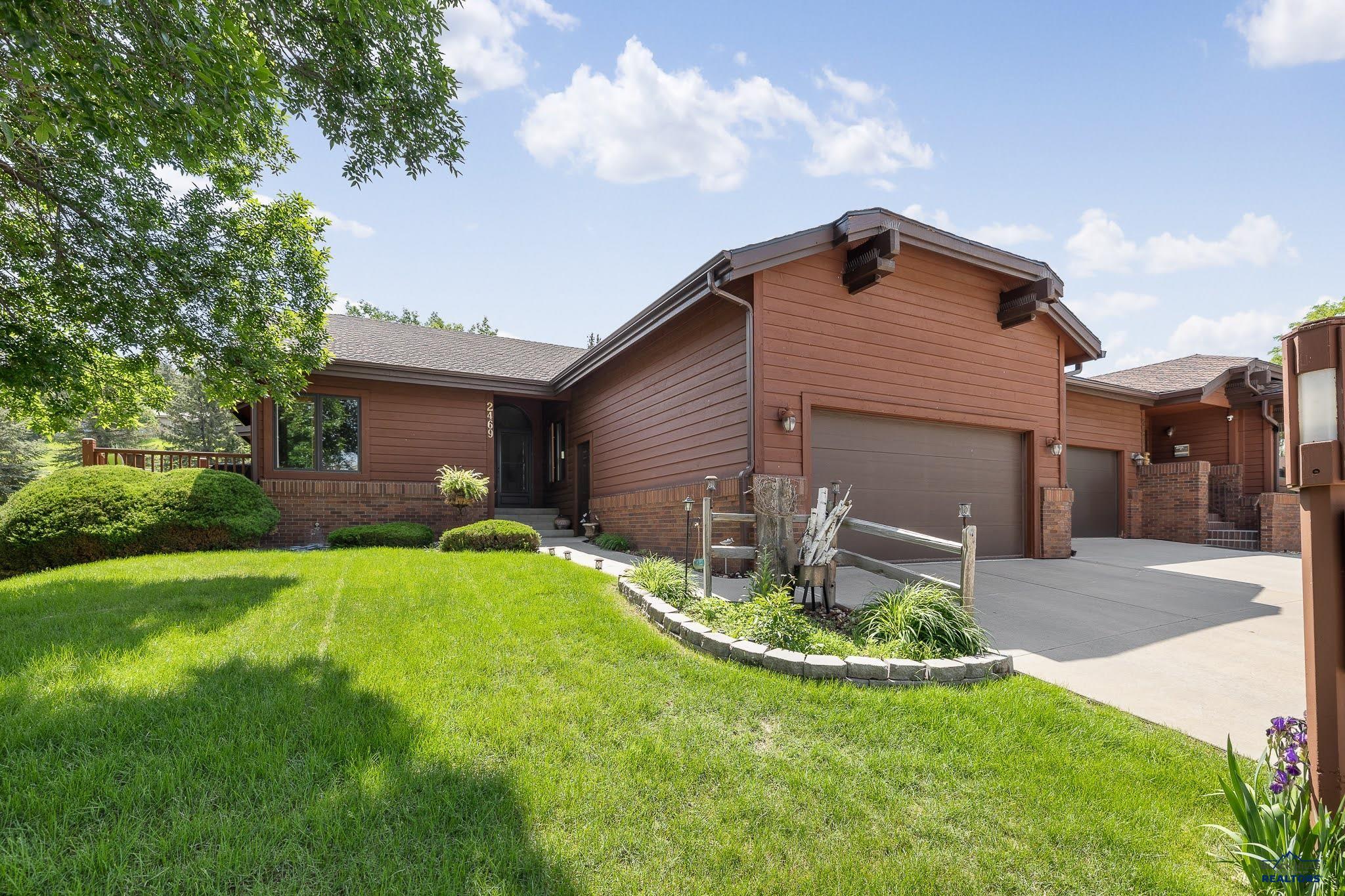 2469 Broadmoor Court — photo