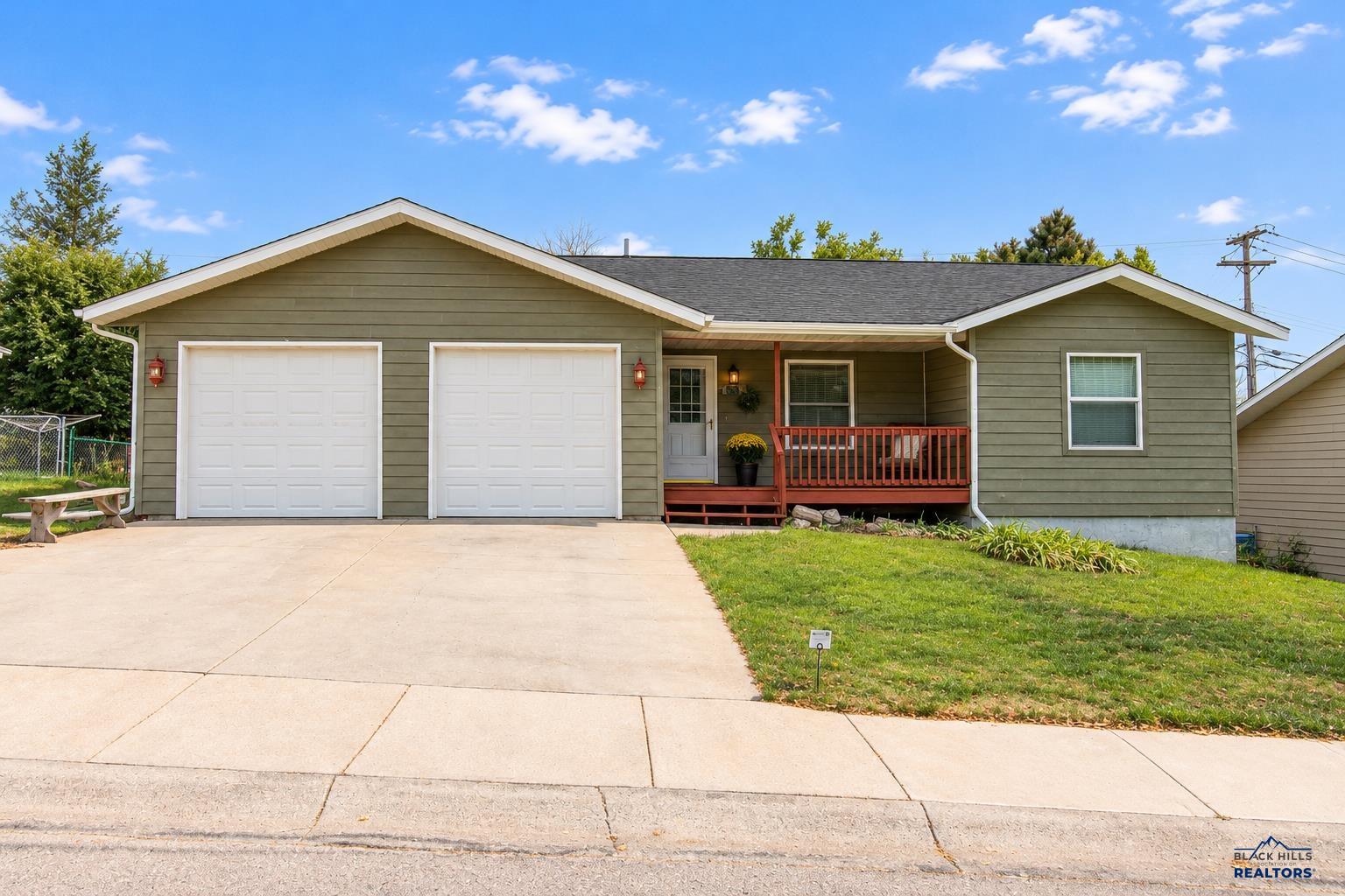 920 Summit, Belle Fourche, SD 57717 — photo 2