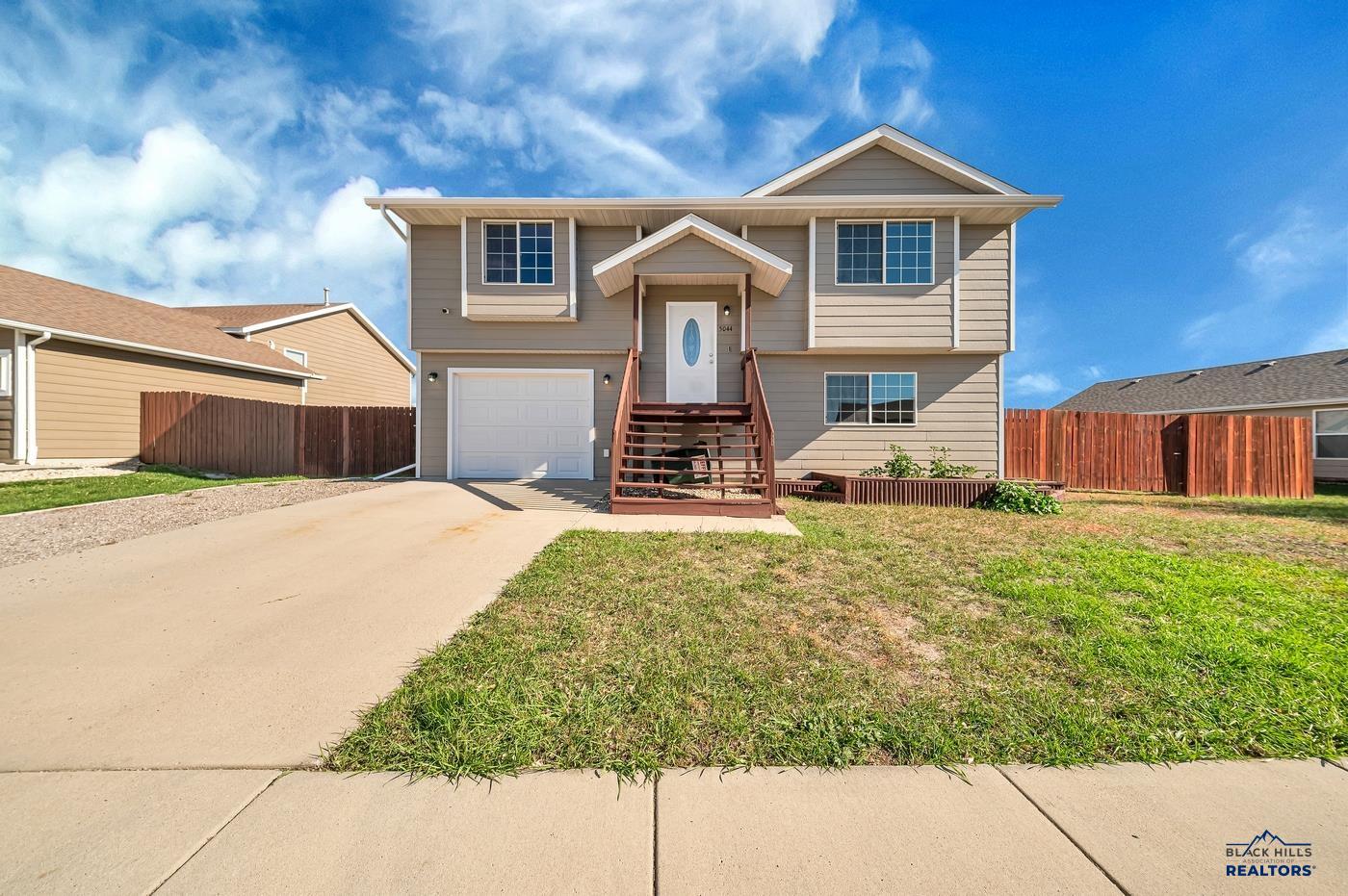 5044 Savannah Street — photo