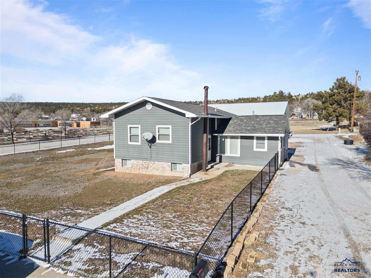 519 Pine, Newcastle, WY 82701 — photo 2