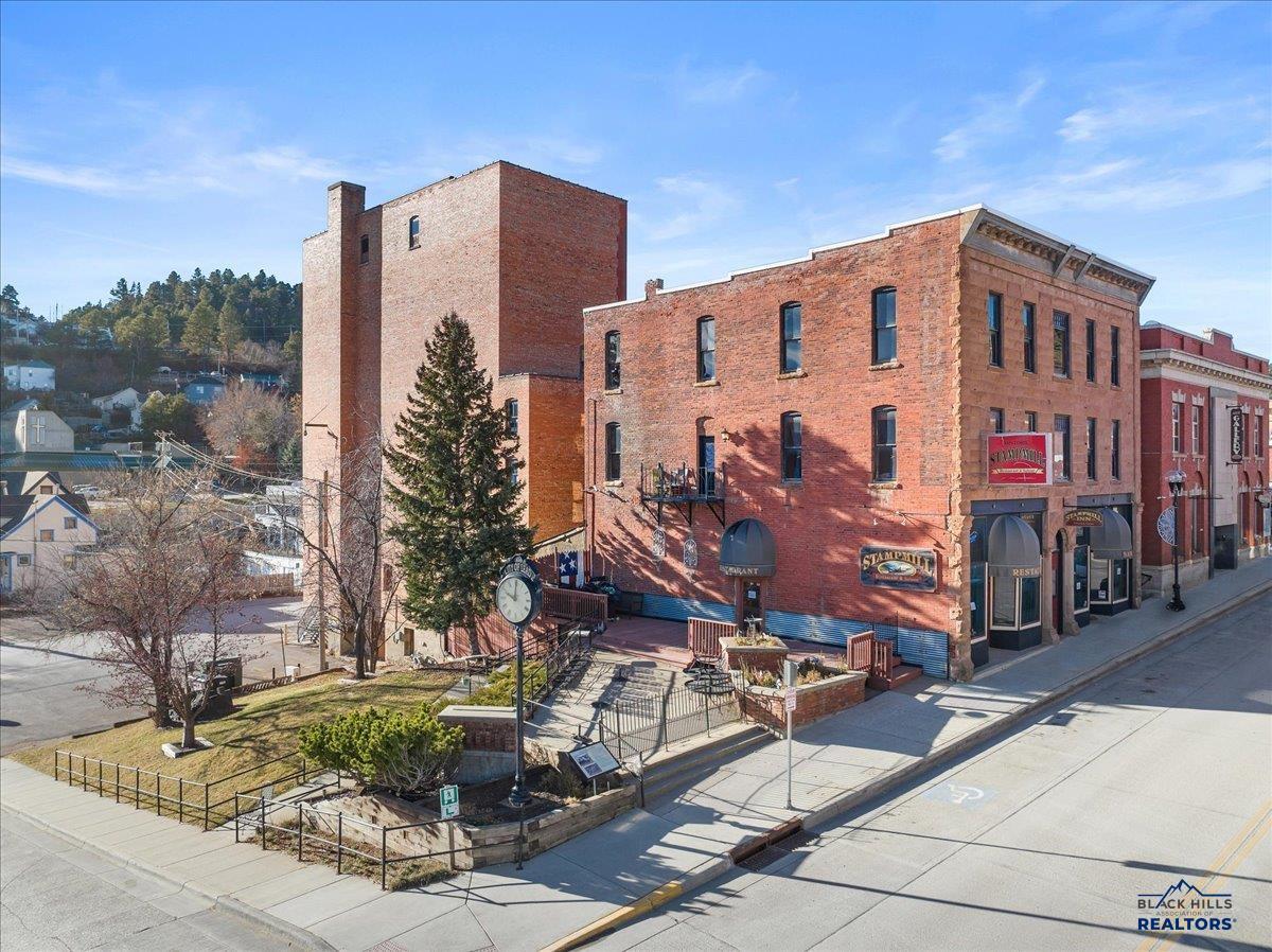 305 W Main Street — photo