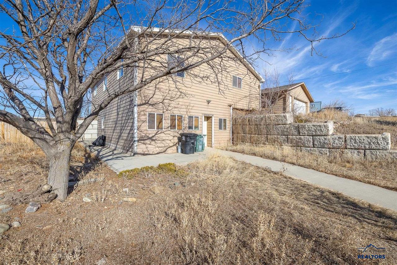 306 Hillview Drive — photo