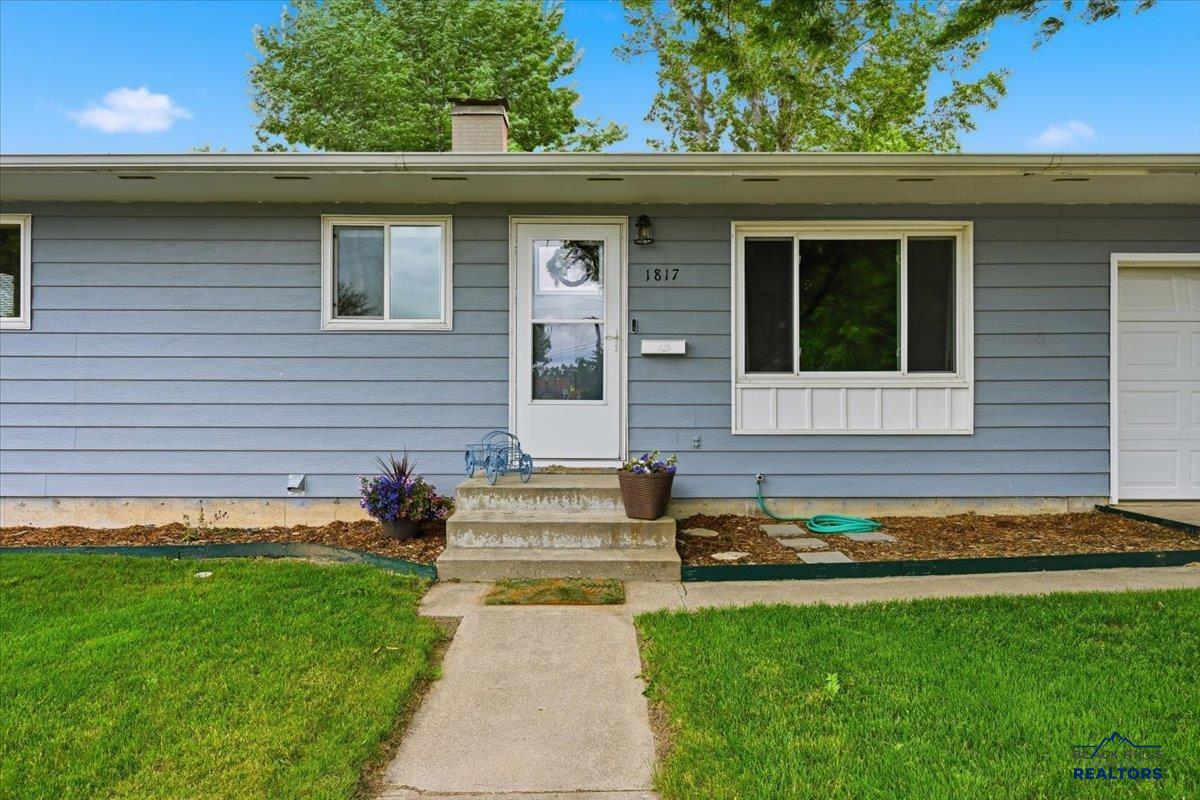 1817 7th Avenue, Belle Fourche, SD 57717 — photo 2