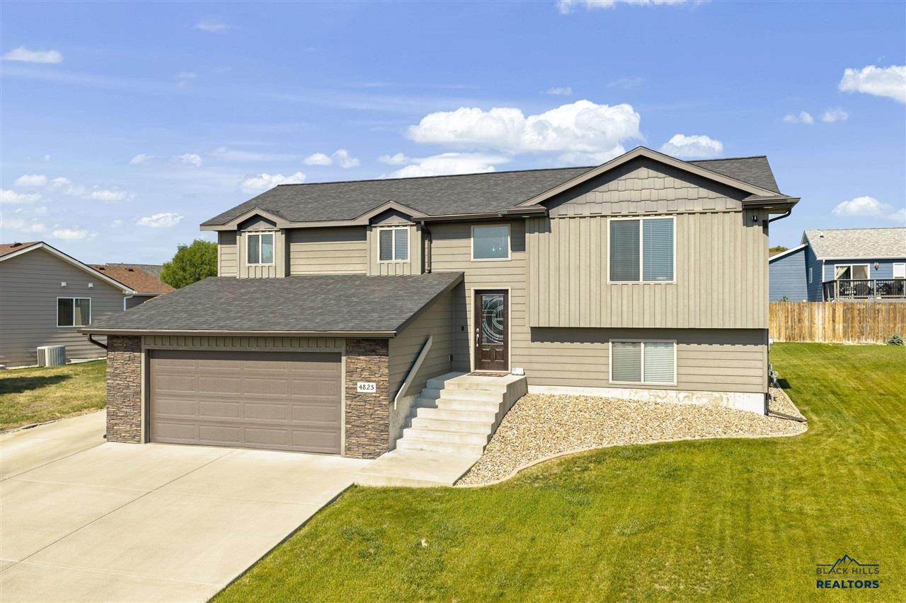 4825 Parkview Drive — photo
