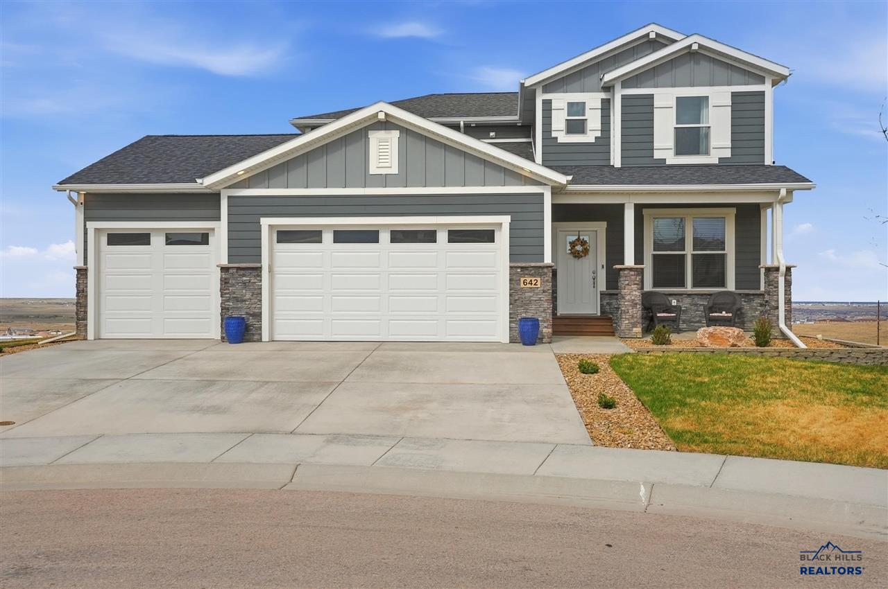 642 Aaron Ct — photo