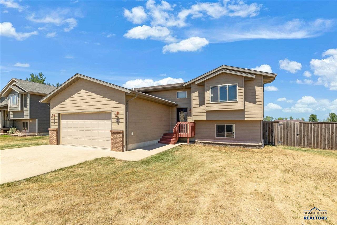 670 Airway Court — photo