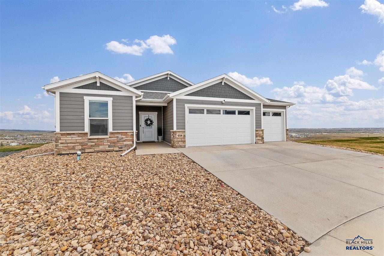 654 Aaron Ct — photo