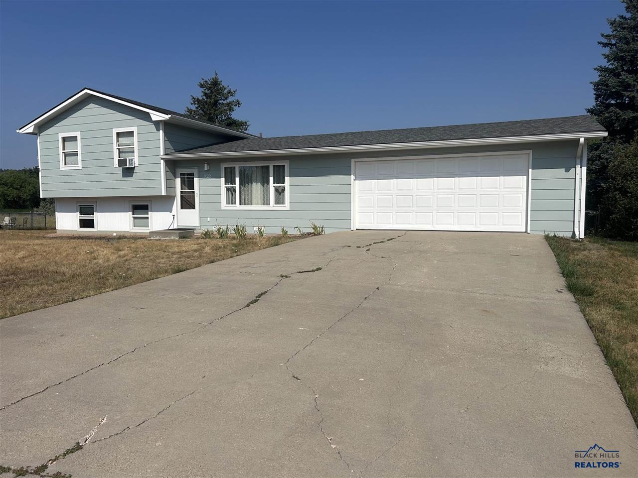 721 Lion Drive — photo
