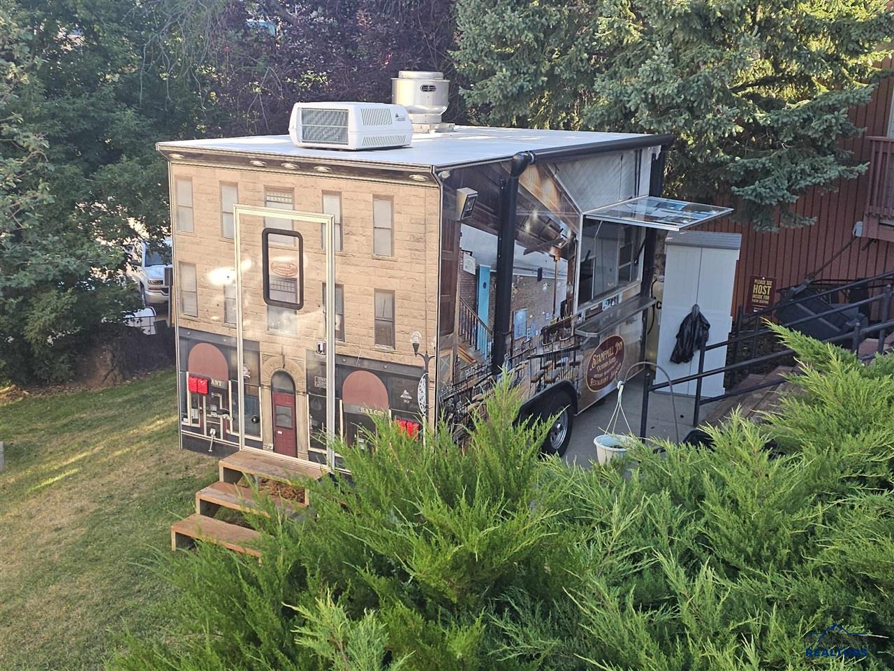 305 W Main Street — photo