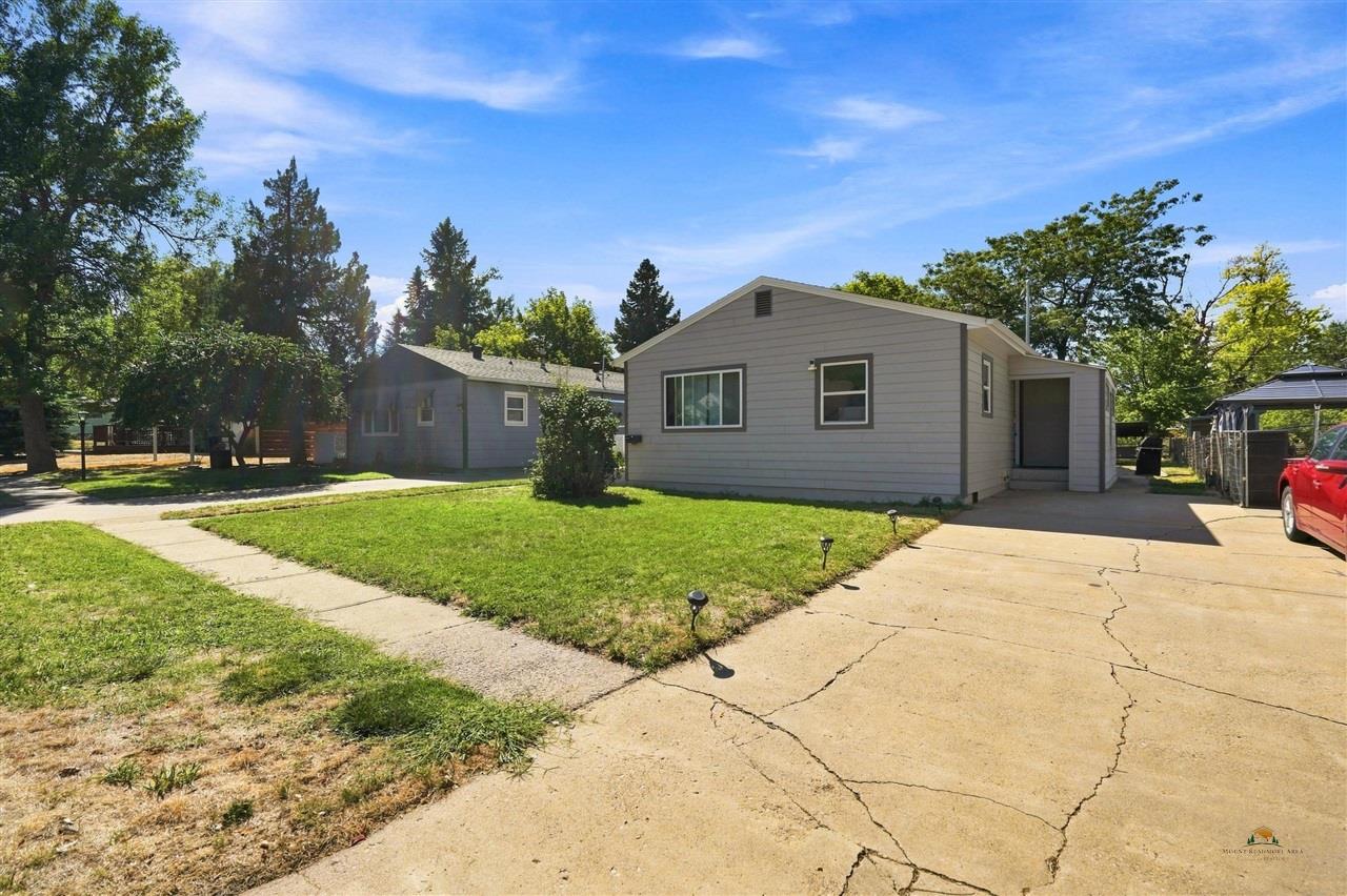 1829 Baldwin Street — photo