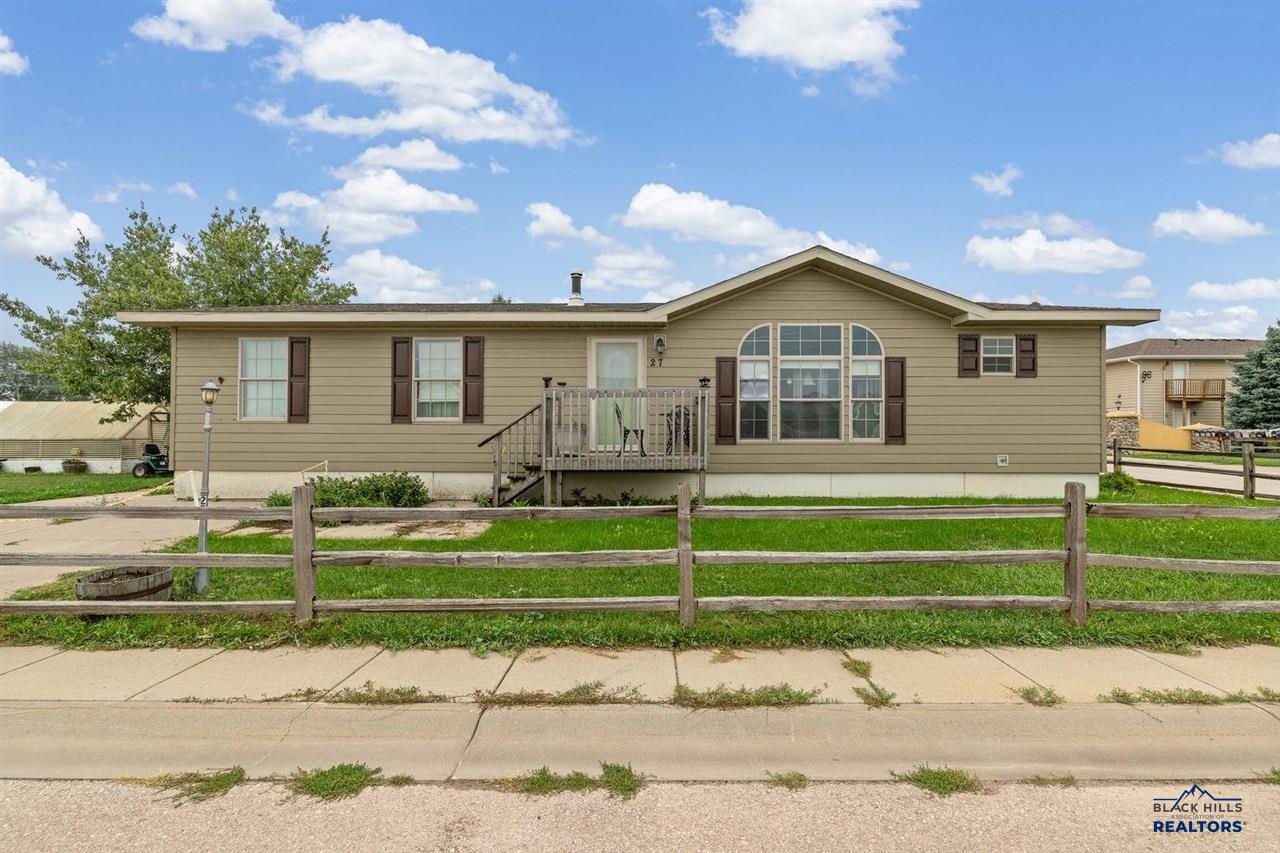 300 E Main Lot 27 — photo